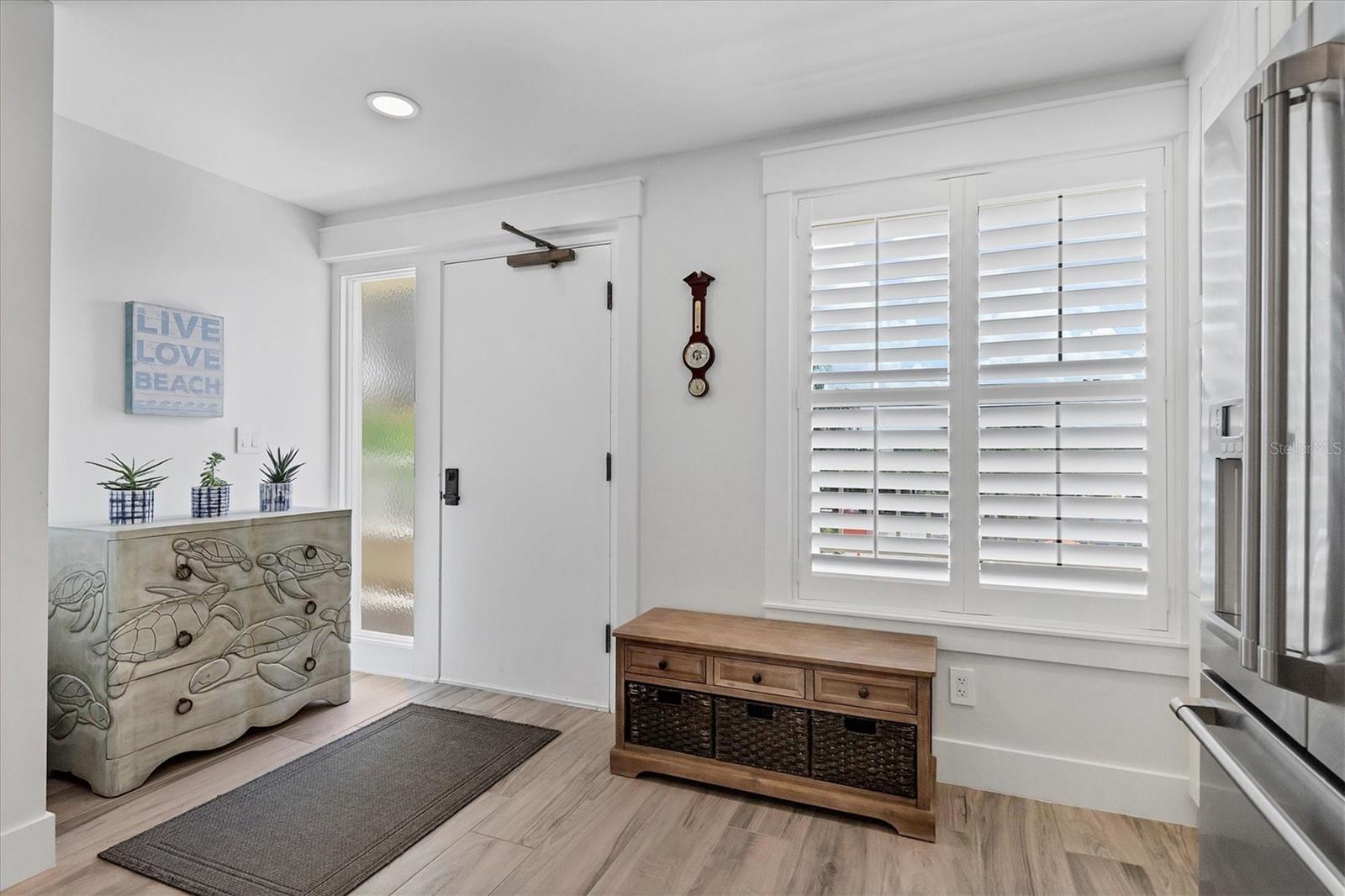 Image 20 of 51 For 5740 Midnight Pass Road 303f