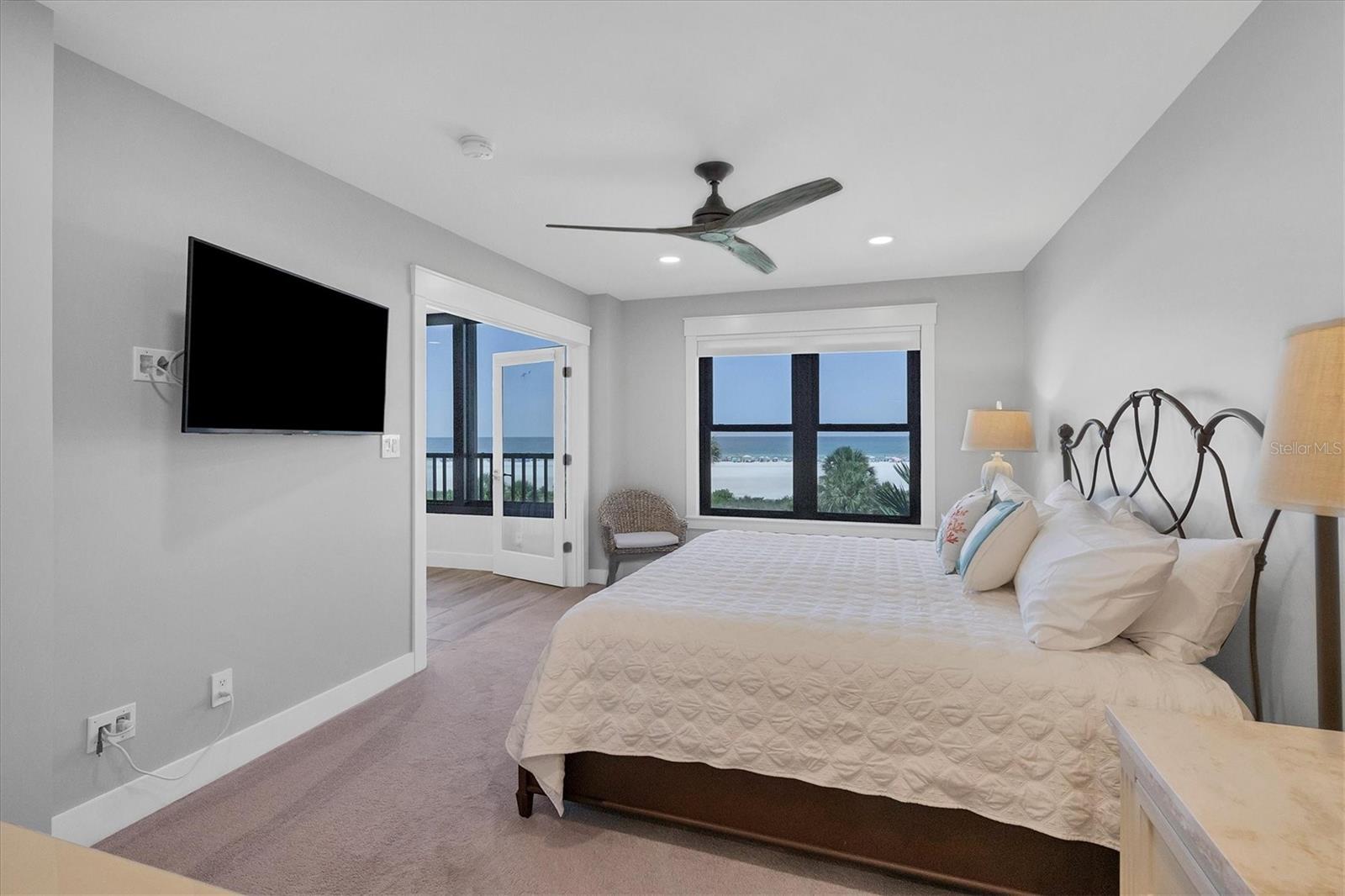 Image 21 of 51 For 5740 Midnight Pass Road 303f