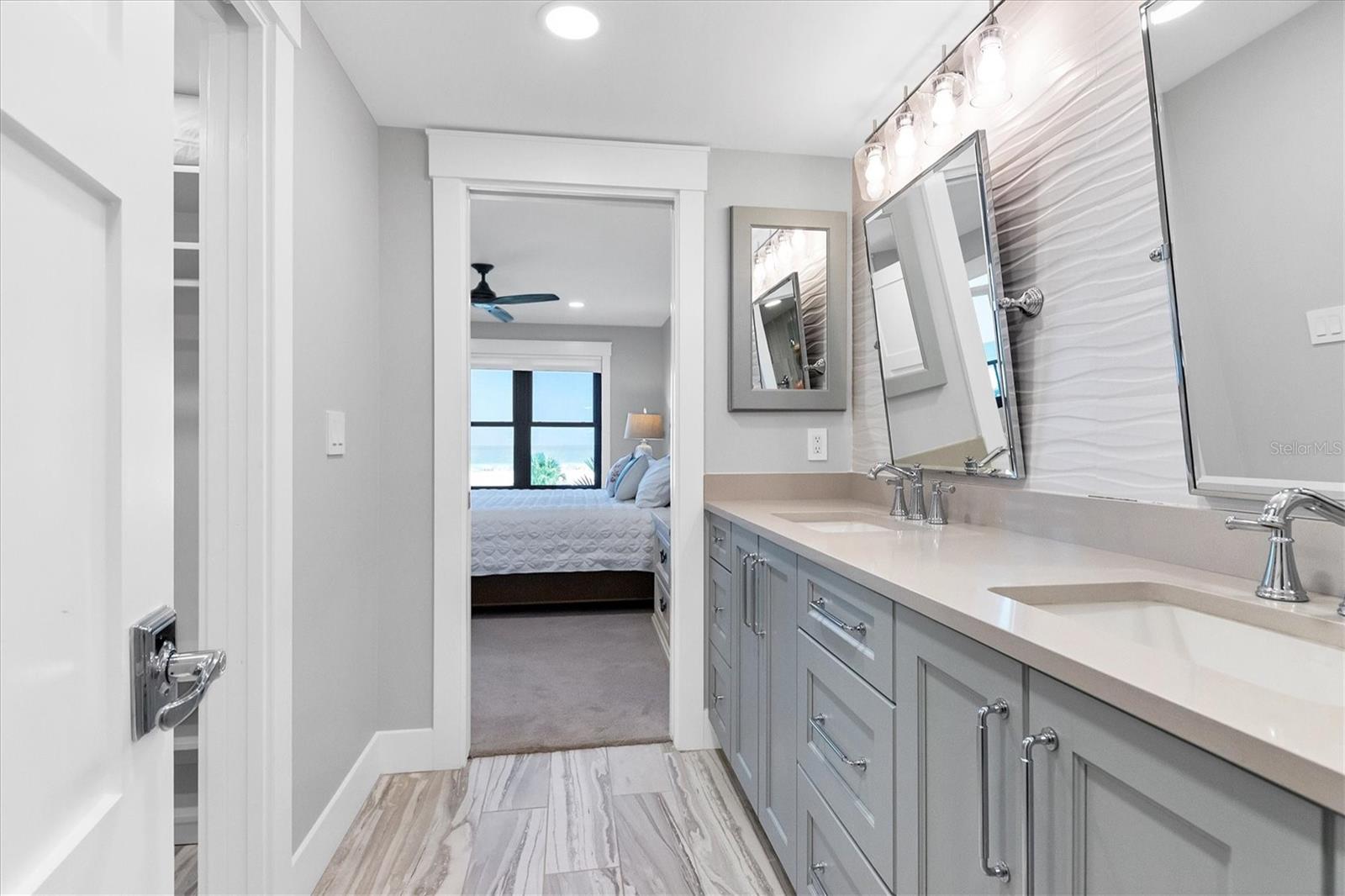 Image 25 of 51 For 5740 Midnight Pass Road 303f