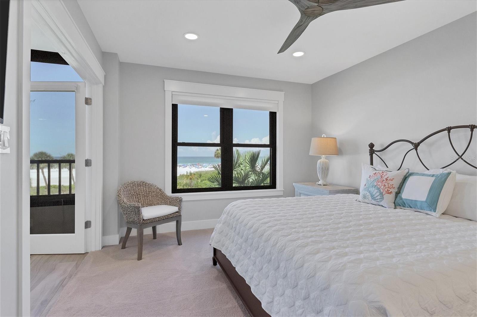 Image 26 of 51 For 5740 Midnight Pass Road 303f