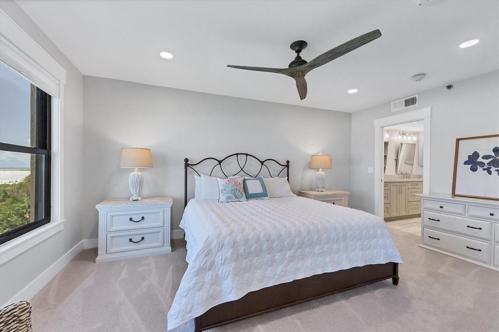 Image 27 of 51 For 5740 Midnight Pass Road 303f