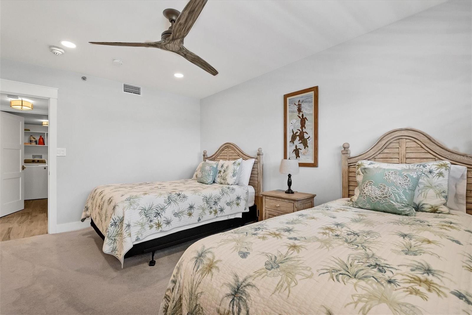 Image 30 of 51 For 5740 Midnight Pass Road 303f