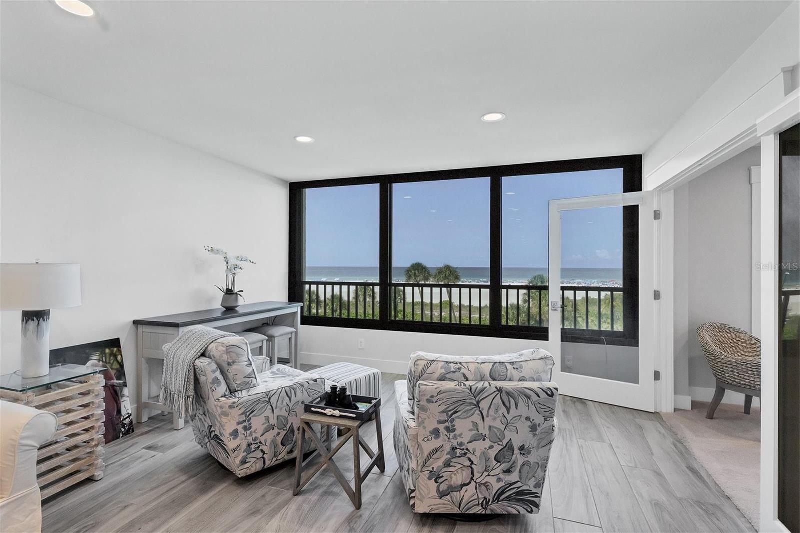 Image 8 of 51 For 5740 Midnight Pass Road 303f