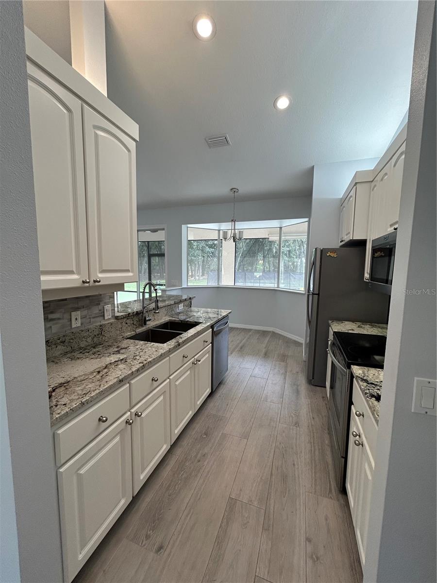 Listing photo id 10 for 5774 Lamp Post Drive