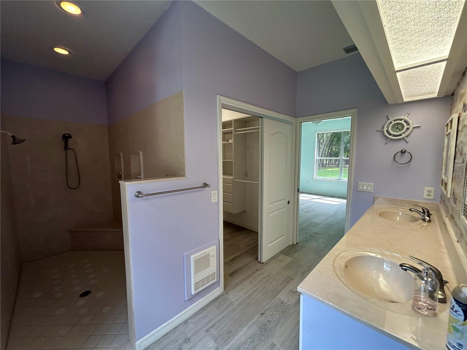 Listing photo id 17 for 5774 Lamp Post Drive