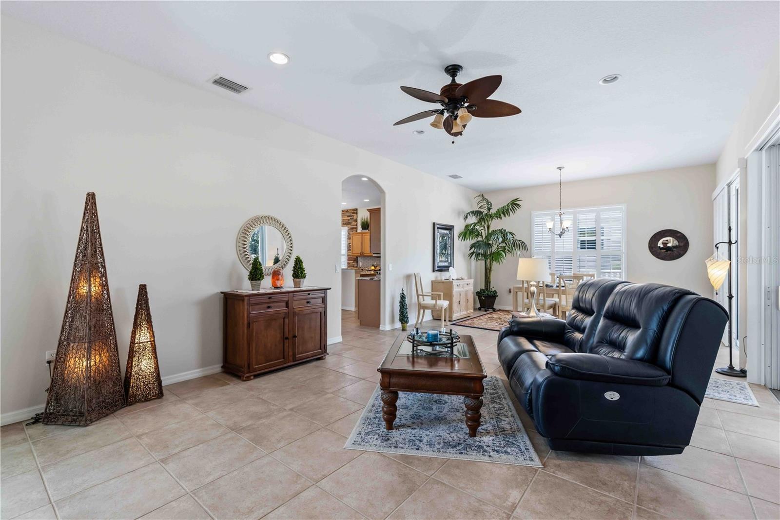 Image 11 of 53 For 7915 Edmonston Circle