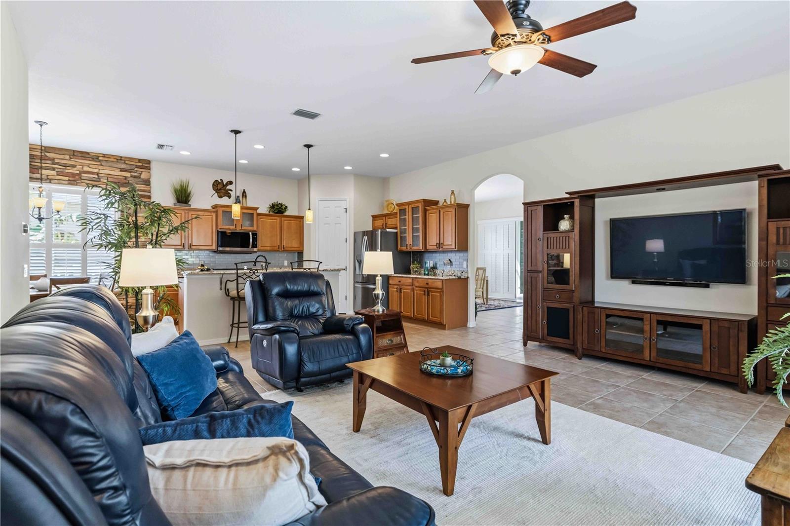 Image 20 of 53 For 7915 Edmonston Circle