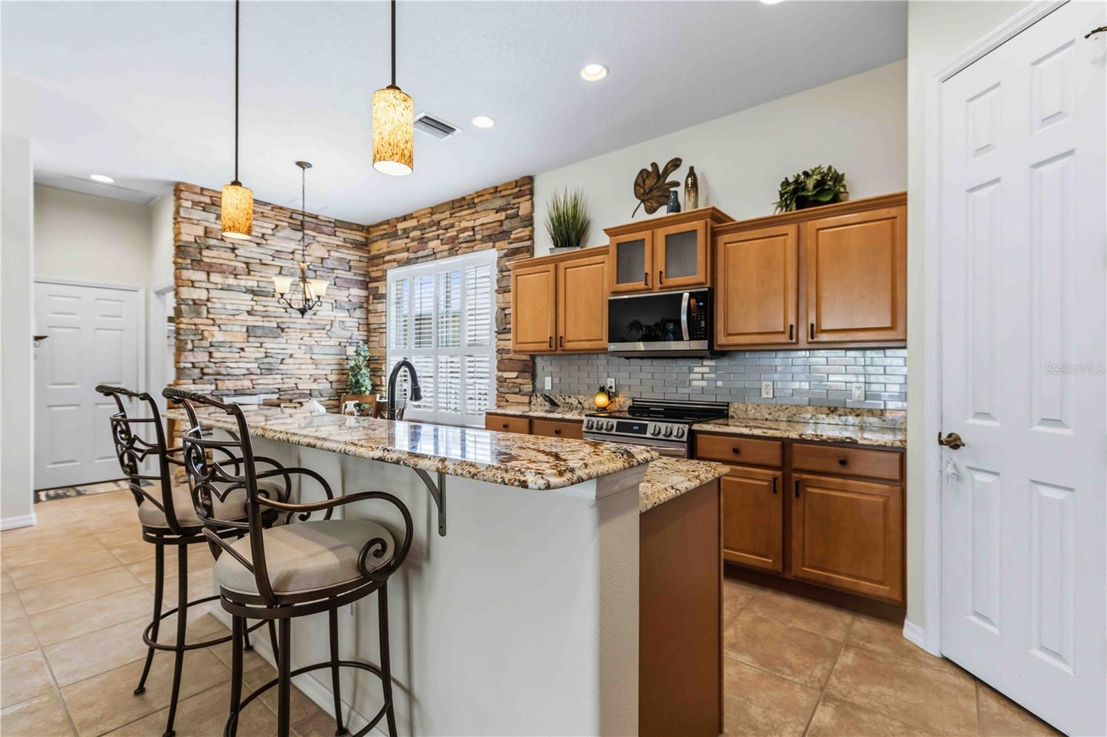 Image 23 of 53 For 7915 Edmonston Circle