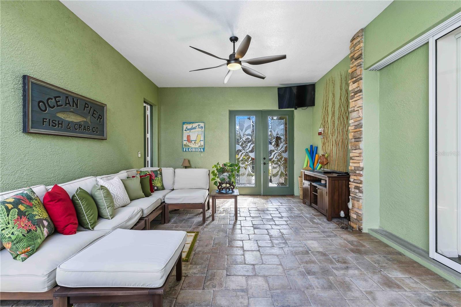 Image 4 of 53 For 7915 Edmonston Circle