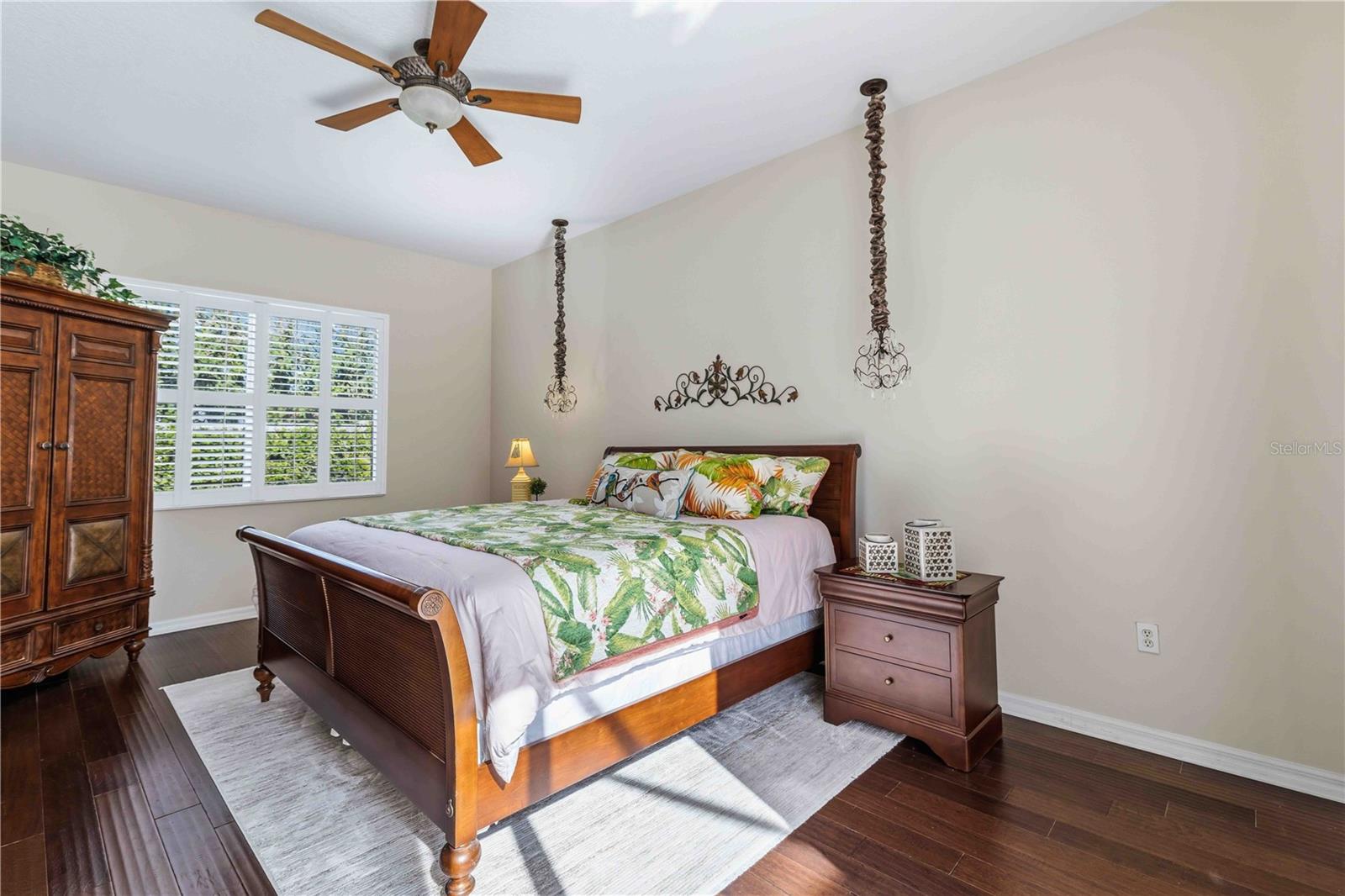 Image 44 of 53 For 7915 Edmonston Circle