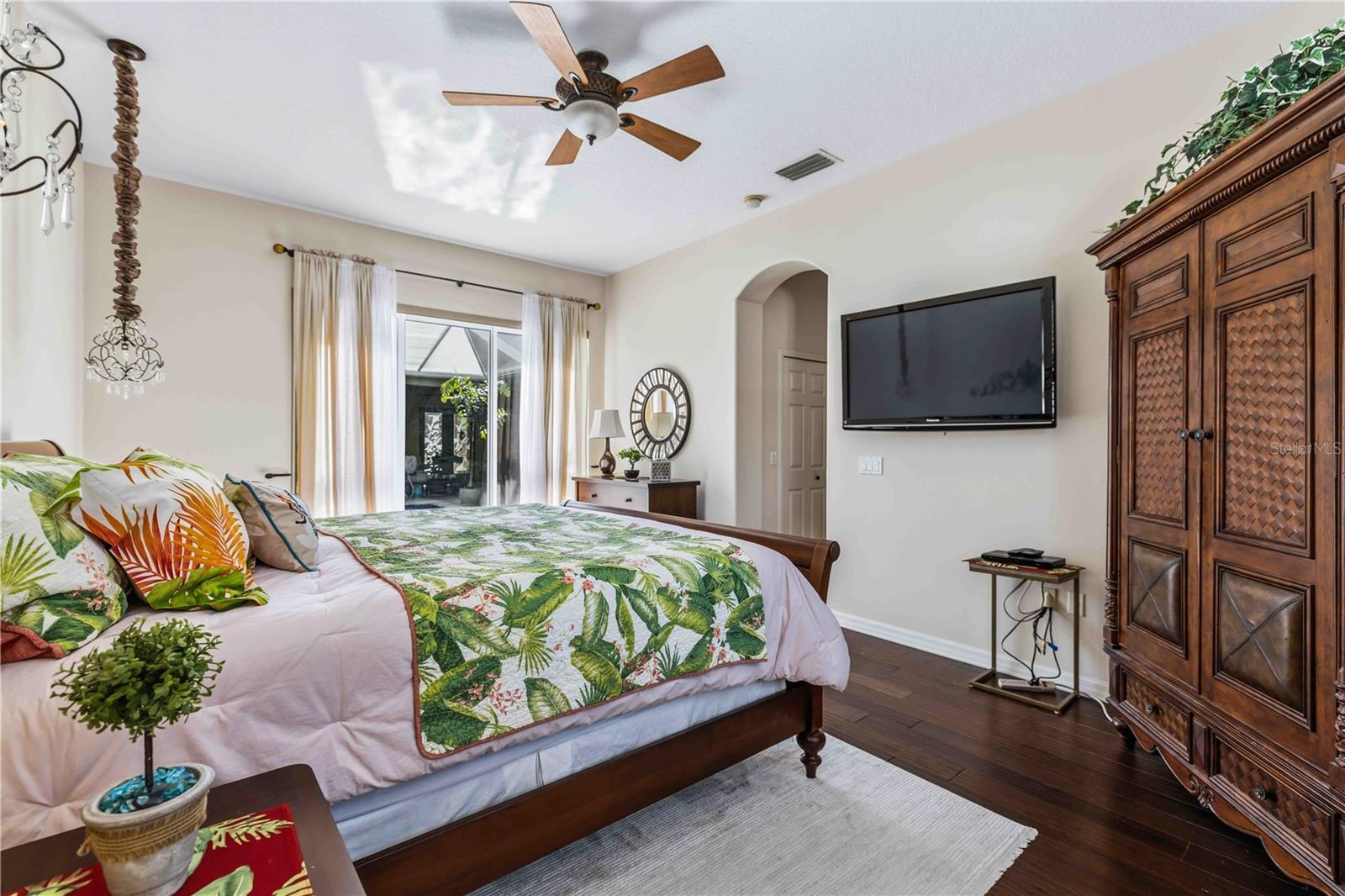 Image 46 of 53 For 7915 Edmonston Circle