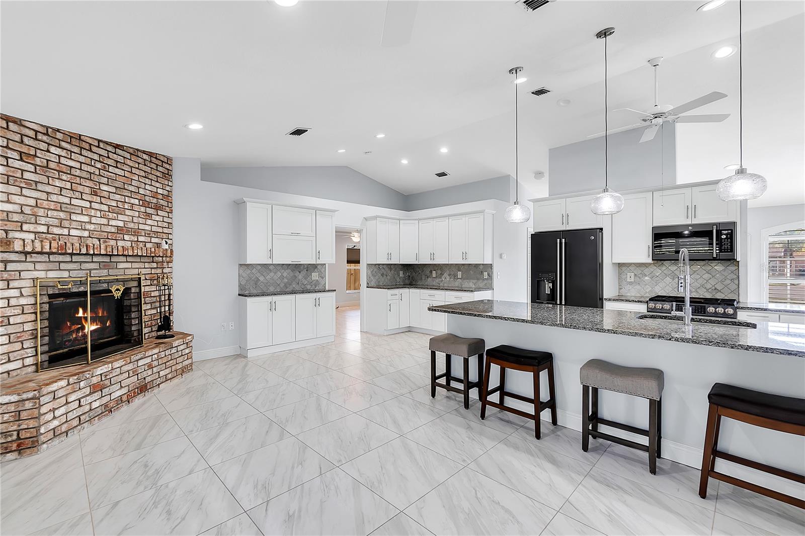 Image 15 of 33 For 911 Wee Burn Place