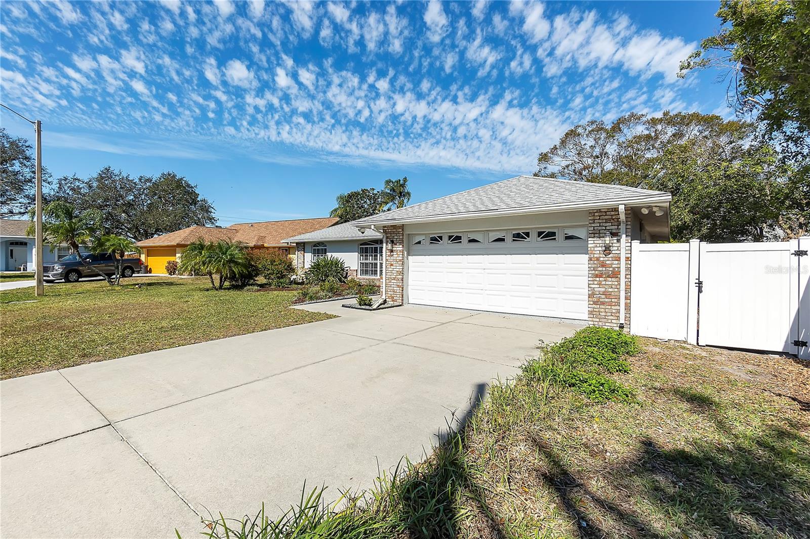 Image 2 of 33 For 911 Wee Burn Place