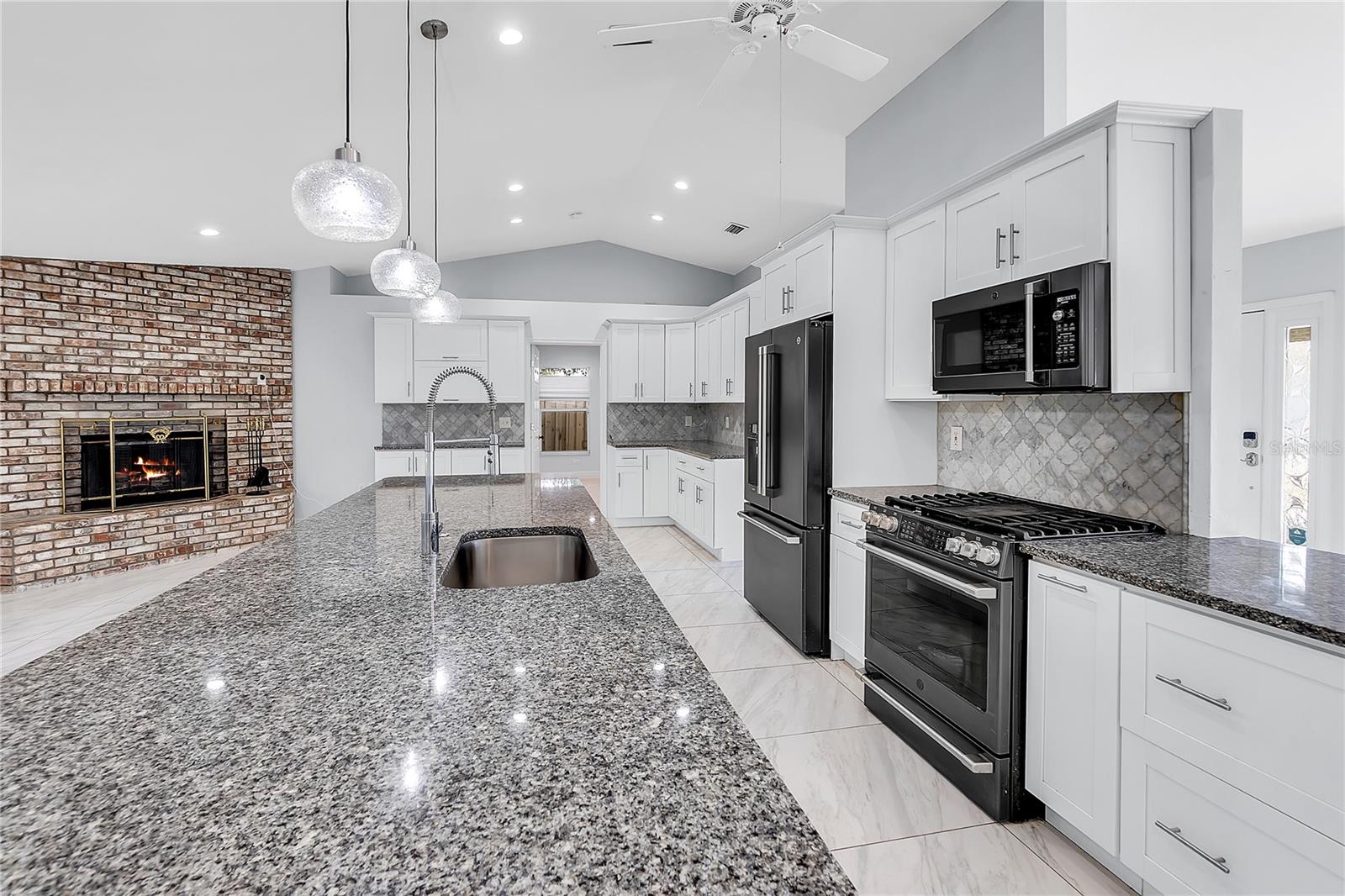 Image 5 of 33 For 911 Wee Burn Place