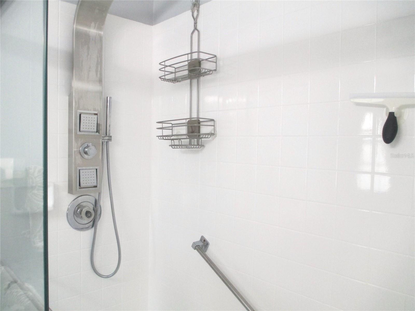 Image 9 of 19 For 5040 Live Oak Circle 93