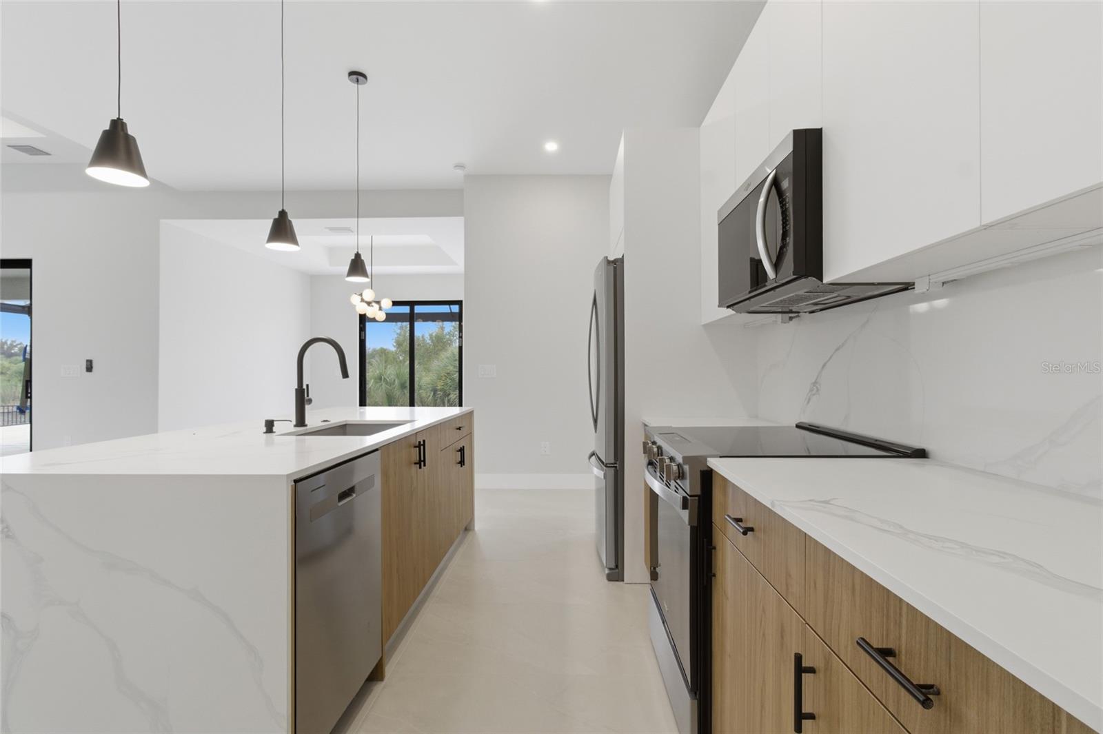 Image 21 of 56 For 9660 President Circle