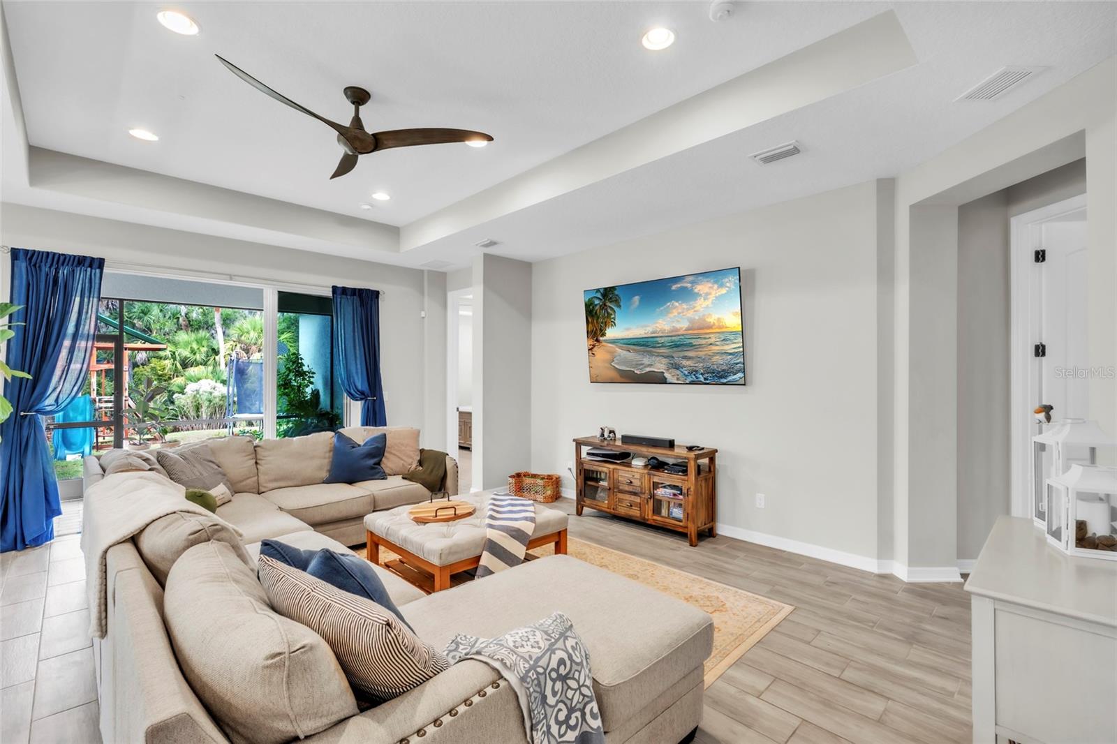 Image 4 of 57 For 14412 20th Street E