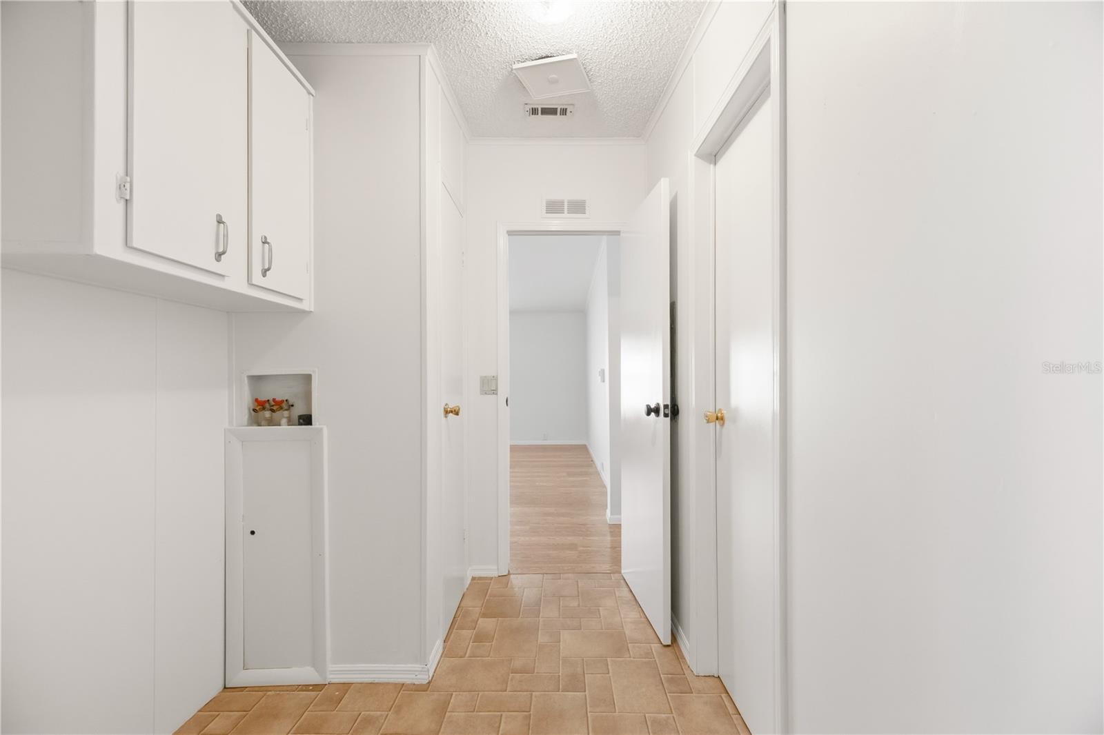 Image 23 of 38 For 8402 Imperial Circle