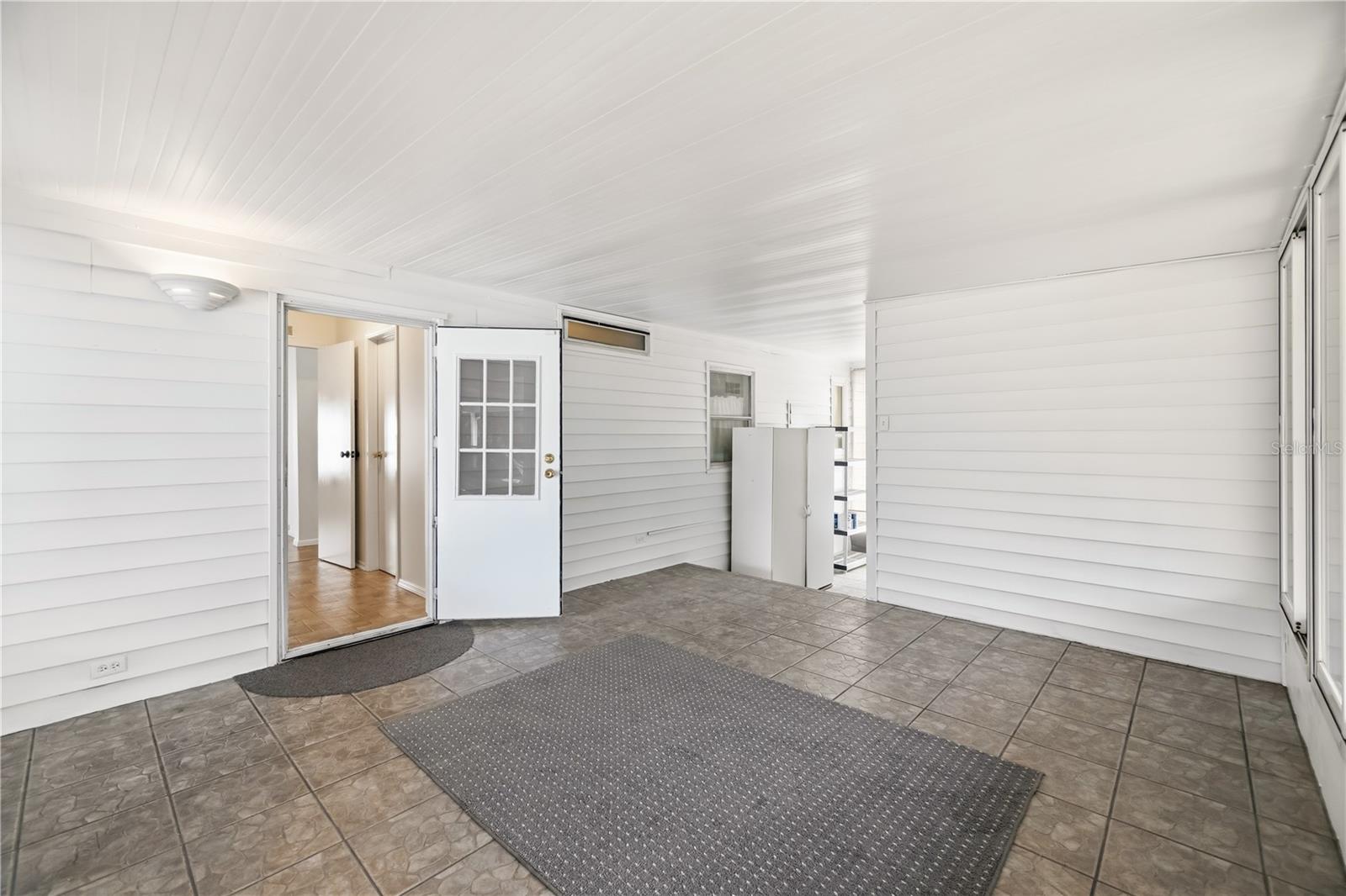 Image 26 of 38 For 8402 Imperial Circle