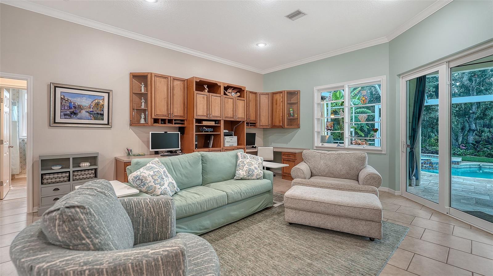 Image 10 of 82 For 7018 Coachlight Street