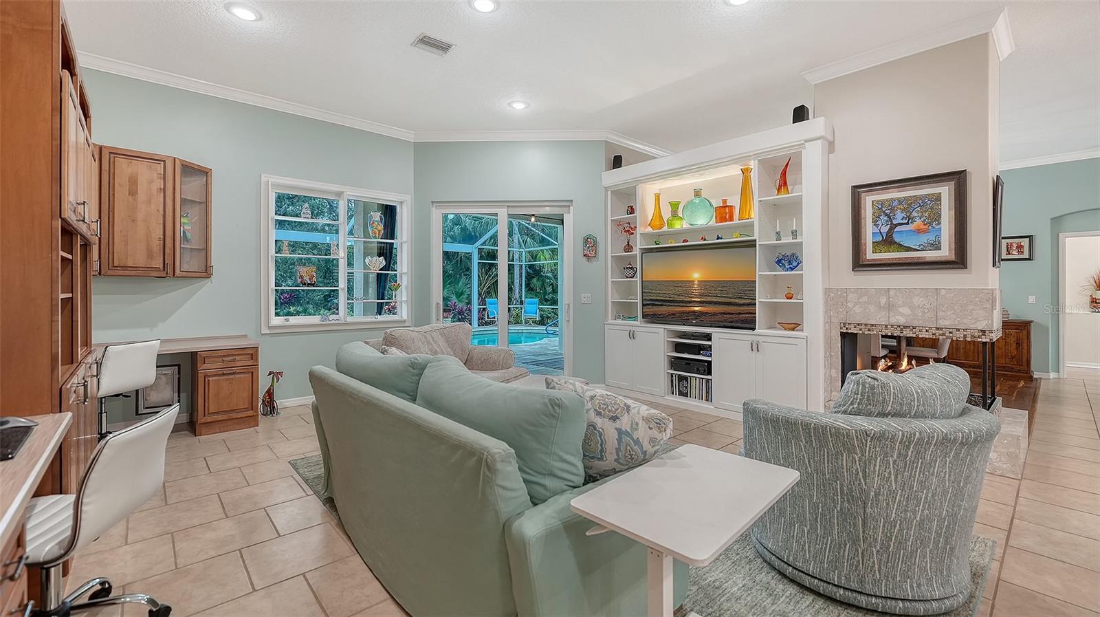 Image 11 of 82 For 7018 Coachlight Street