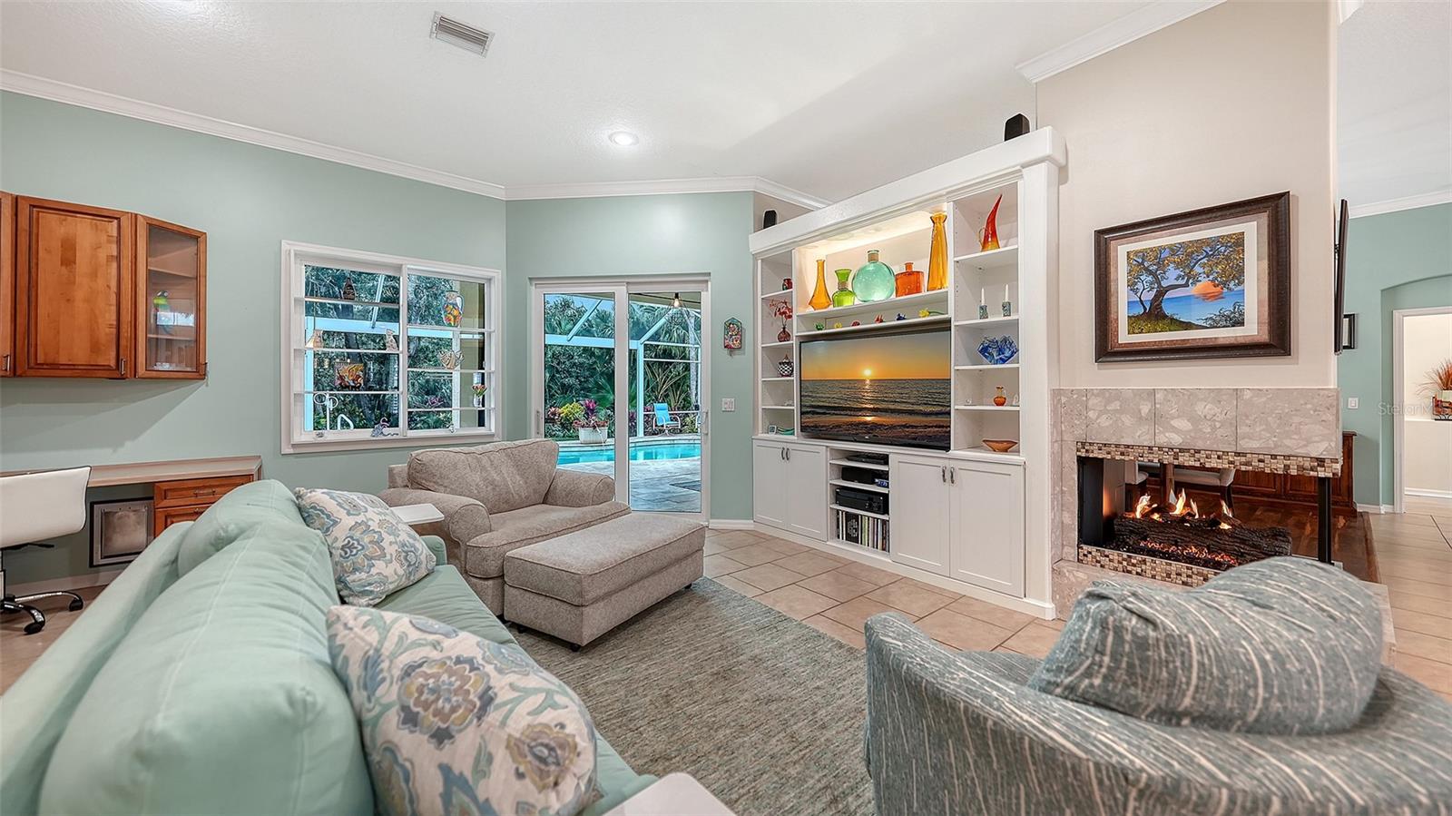 Image 12 of 82 For 7018 Coachlight Street