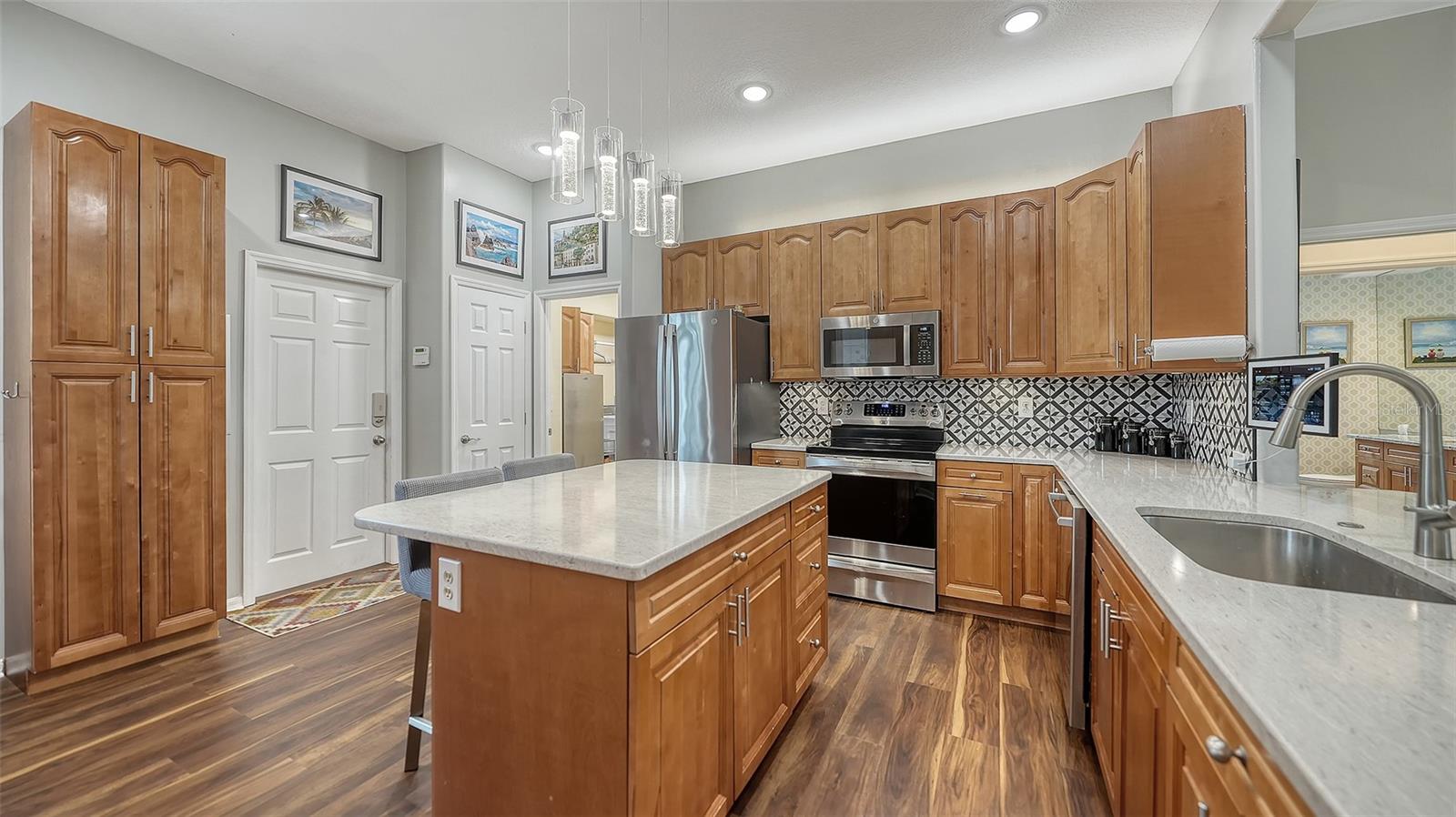 Image 16 of 82 For 7018 Coachlight Street