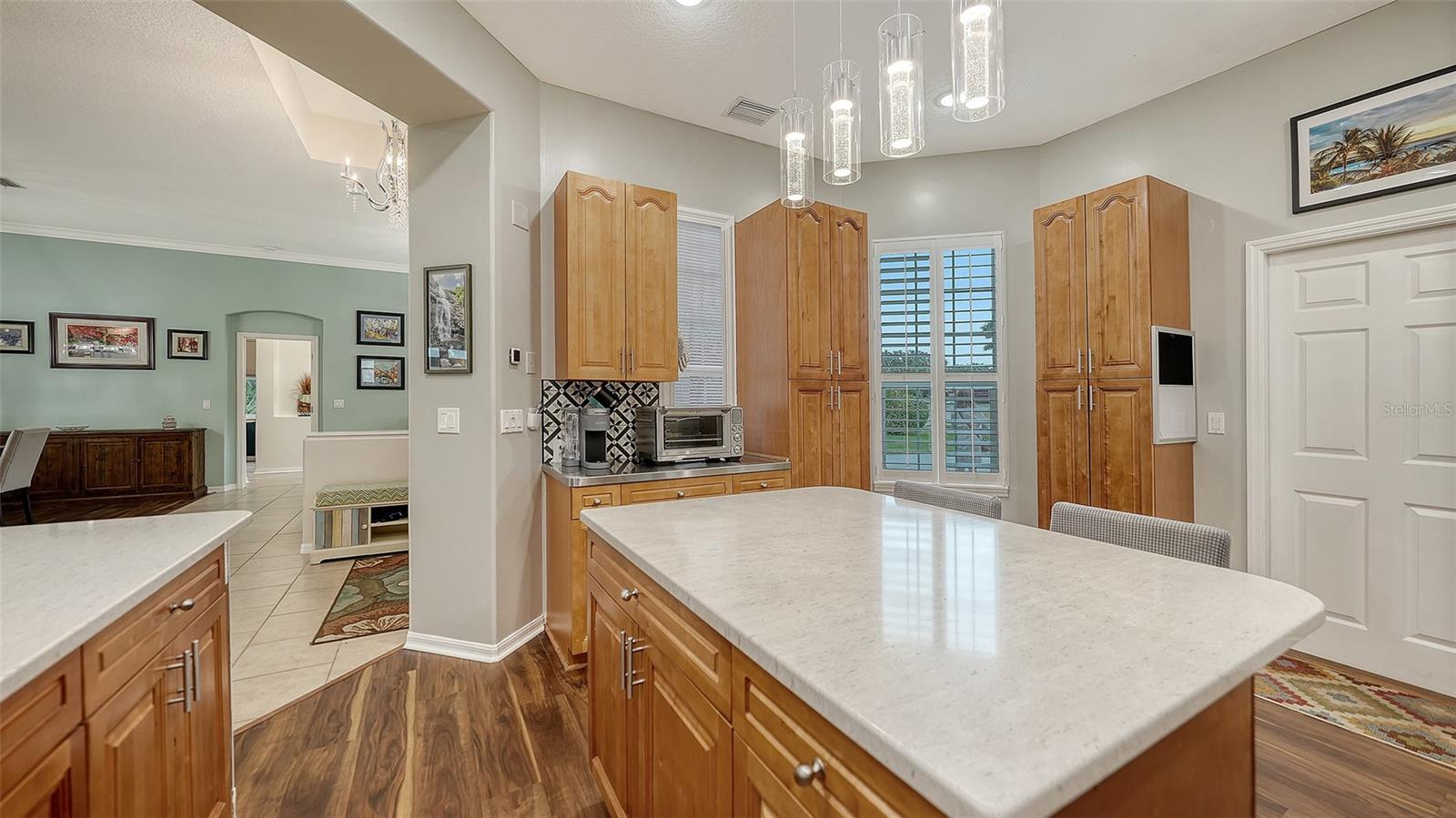 Image 17 of 82 For 7018 Coachlight Street