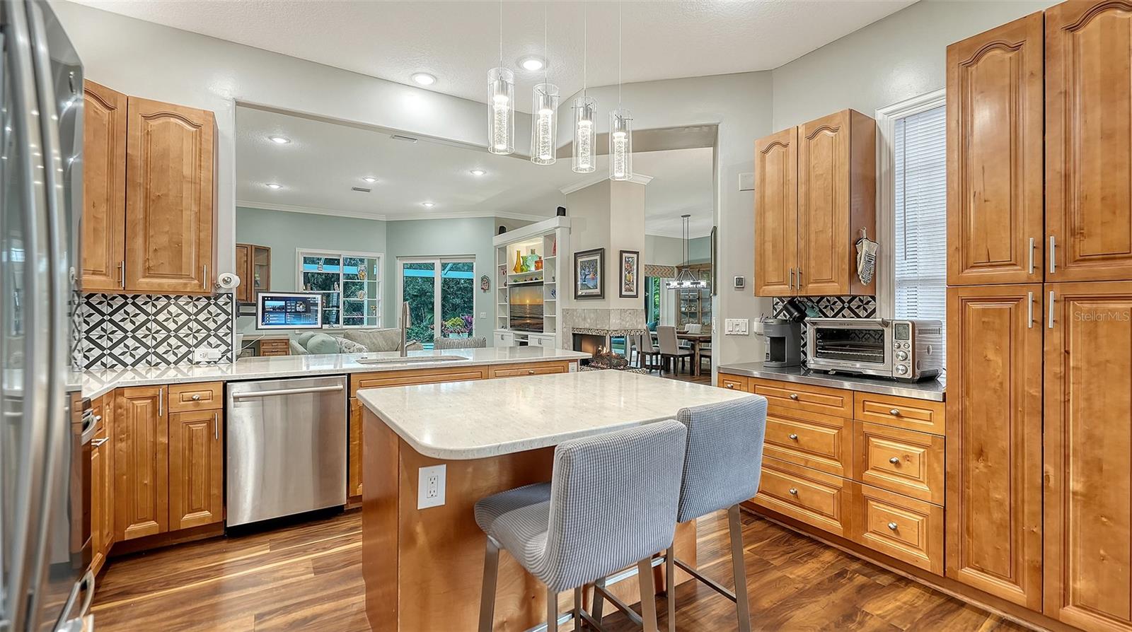 Image 18 of 82 For 7018 Coachlight Street