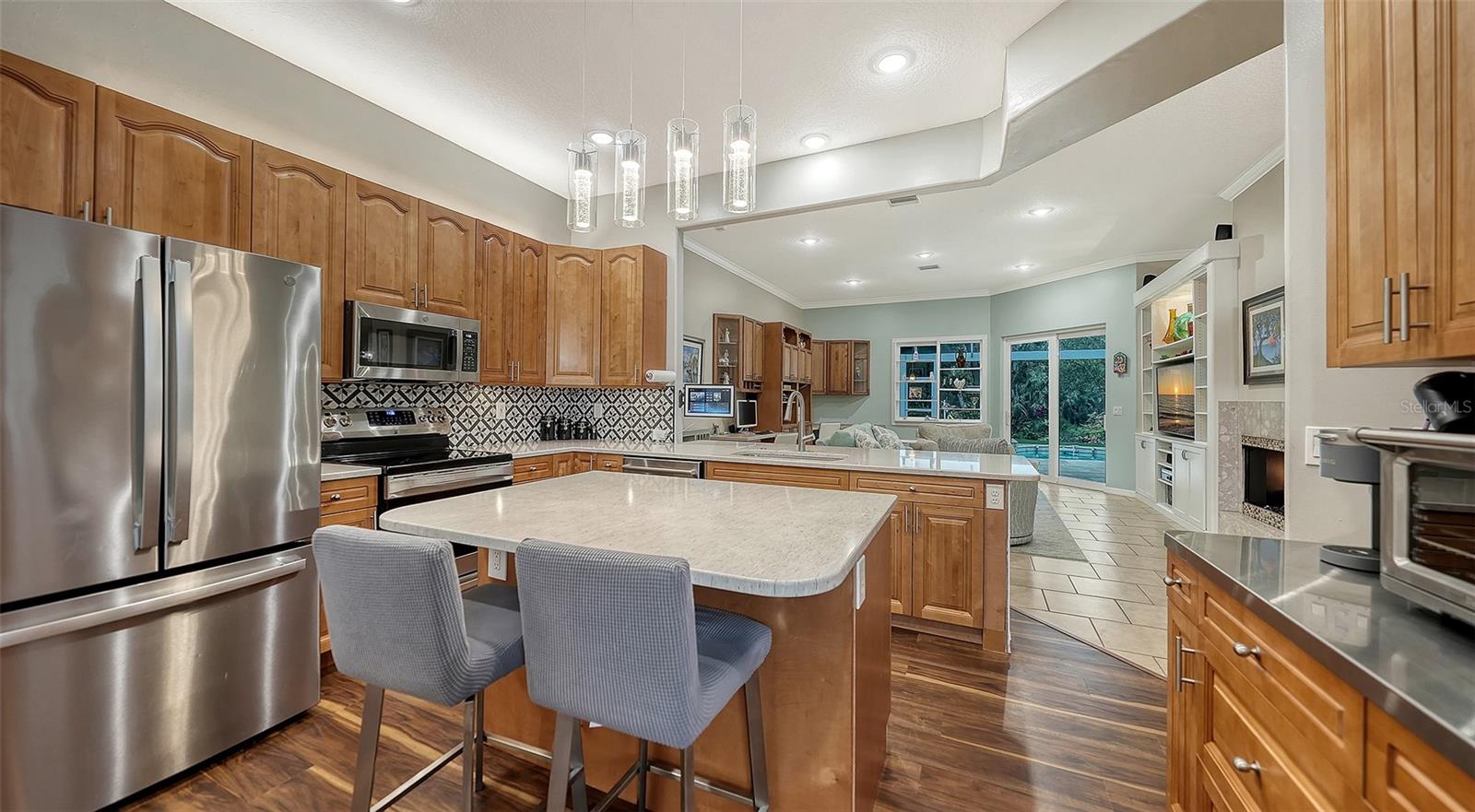 Image 19 of 82 For 7018 Coachlight Street