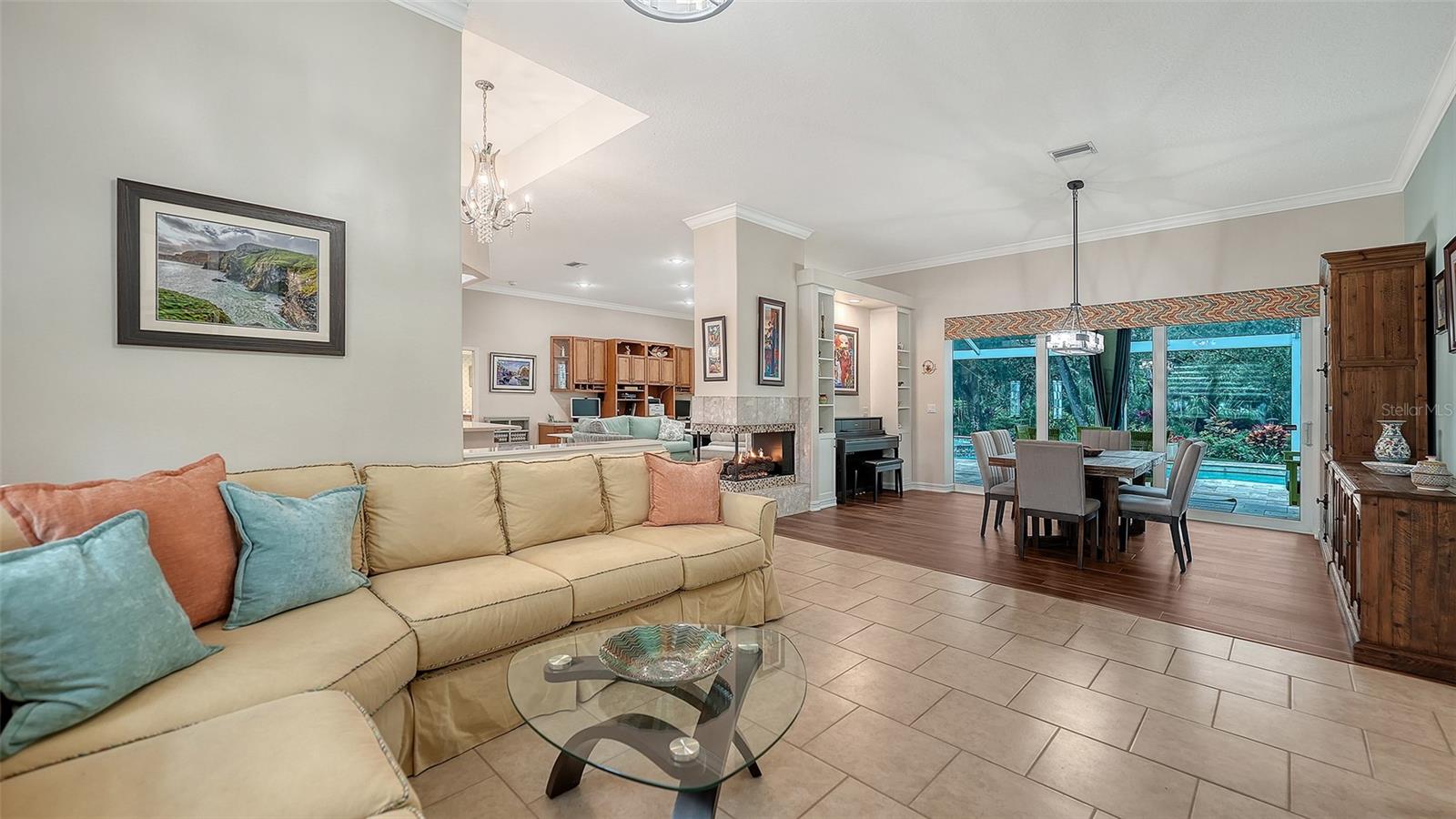 Image 23 of 82 For 7018 Coachlight Street