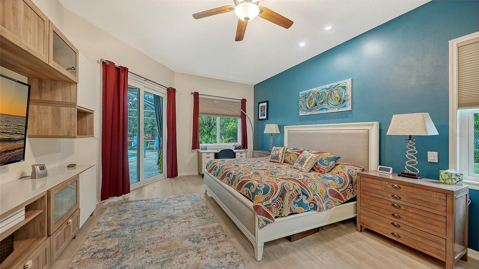 Image 27 of 82 For 7018 Coachlight Street