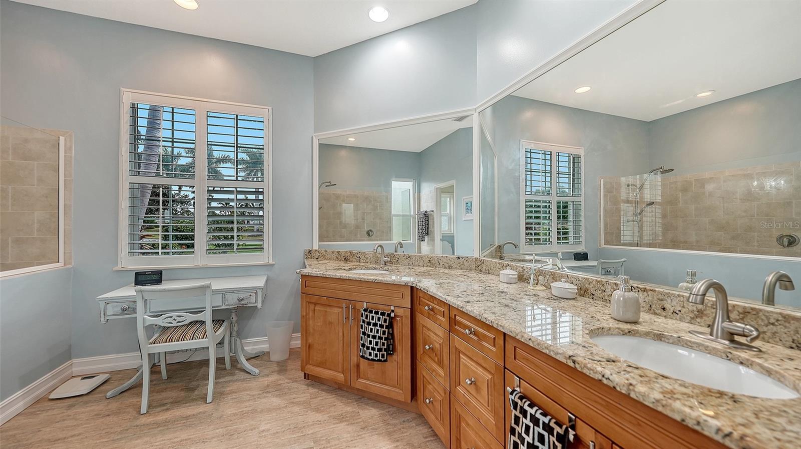 Image 28 of 82 For 7018 Coachlight Street