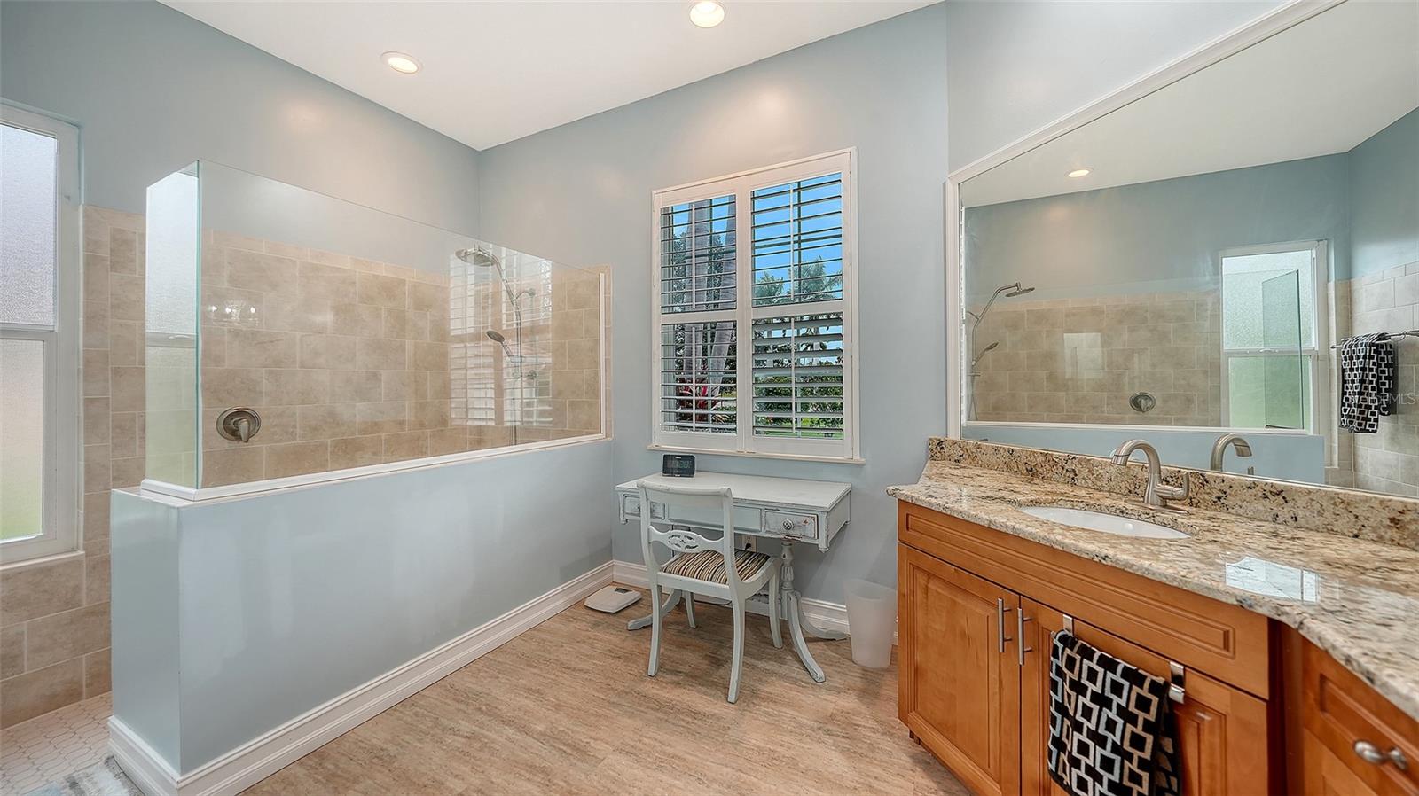 Image 29 of 82 For 7018 Coachlight Street