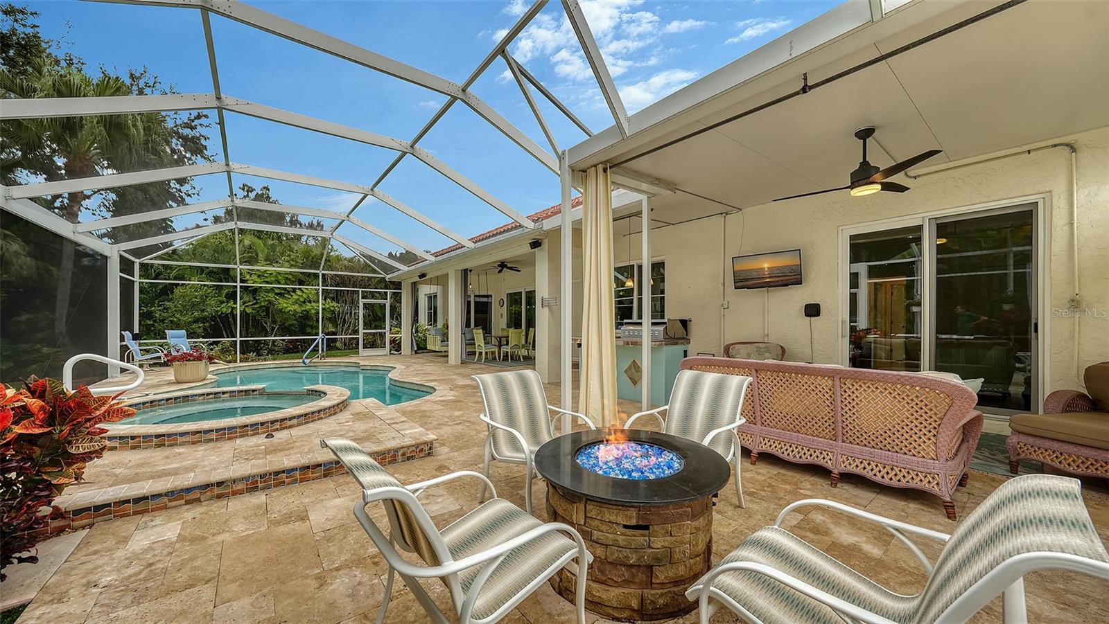 Image 41 of 82 For 7018 Coachlight Street