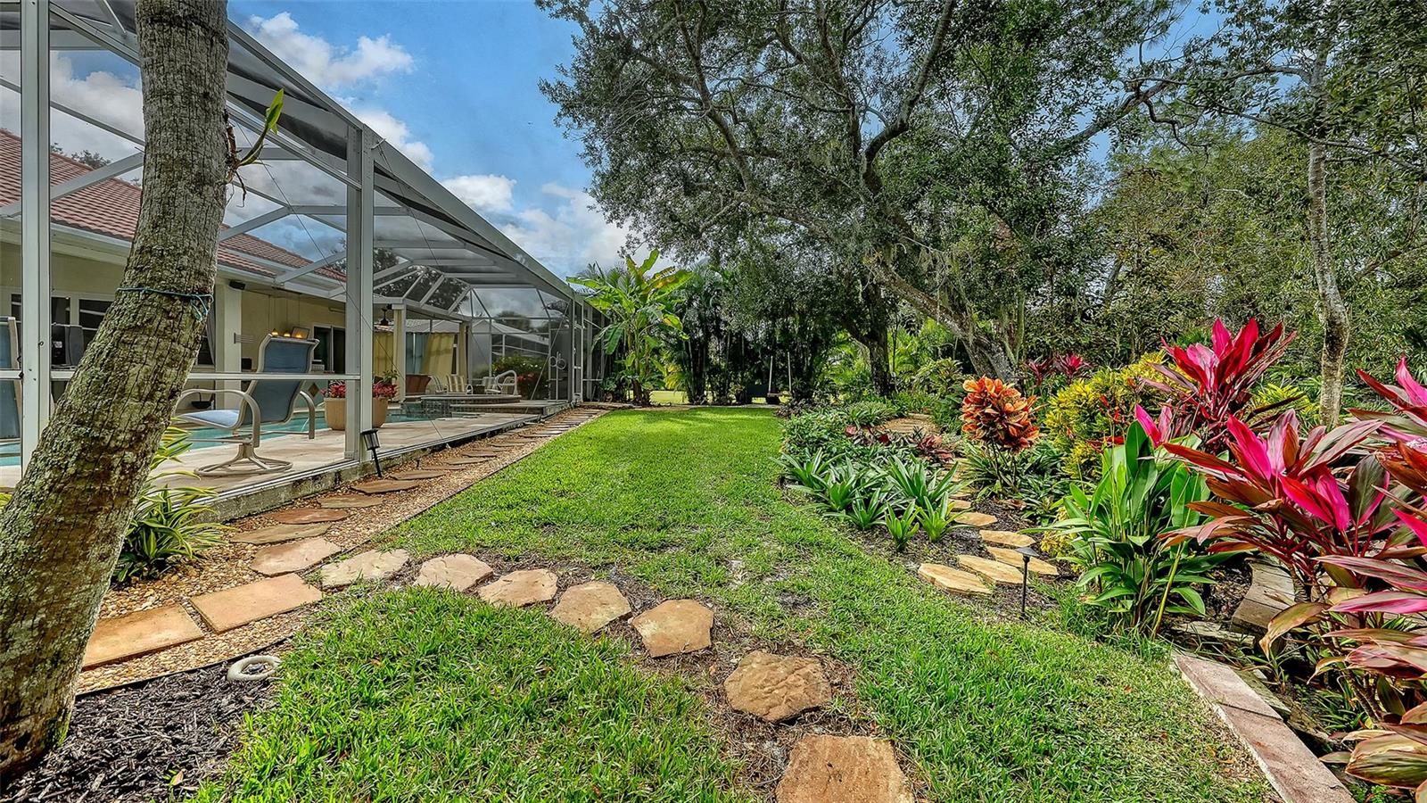 Image 57 of 82 For 7018 Coachlight Street