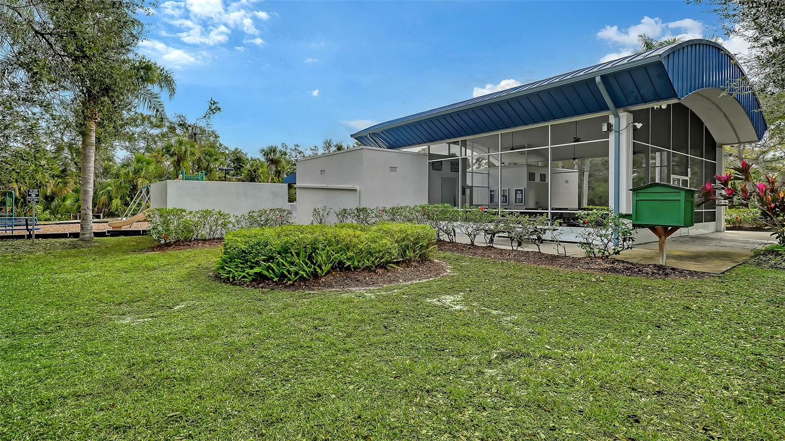 Image 66 of 82 For 7018 Coachlight Street