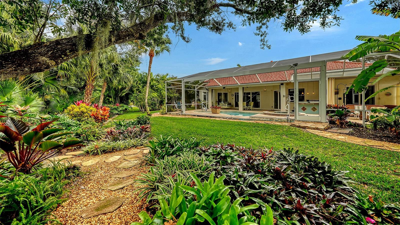 Image 7 of 82 For 7018 Coachlight Street