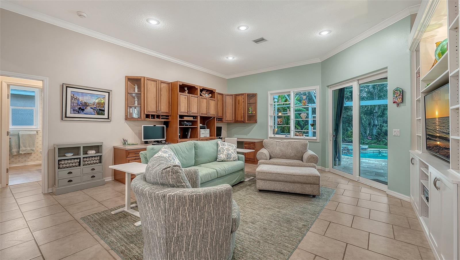 Image 9 of 82 For 7018 Coachlight Street