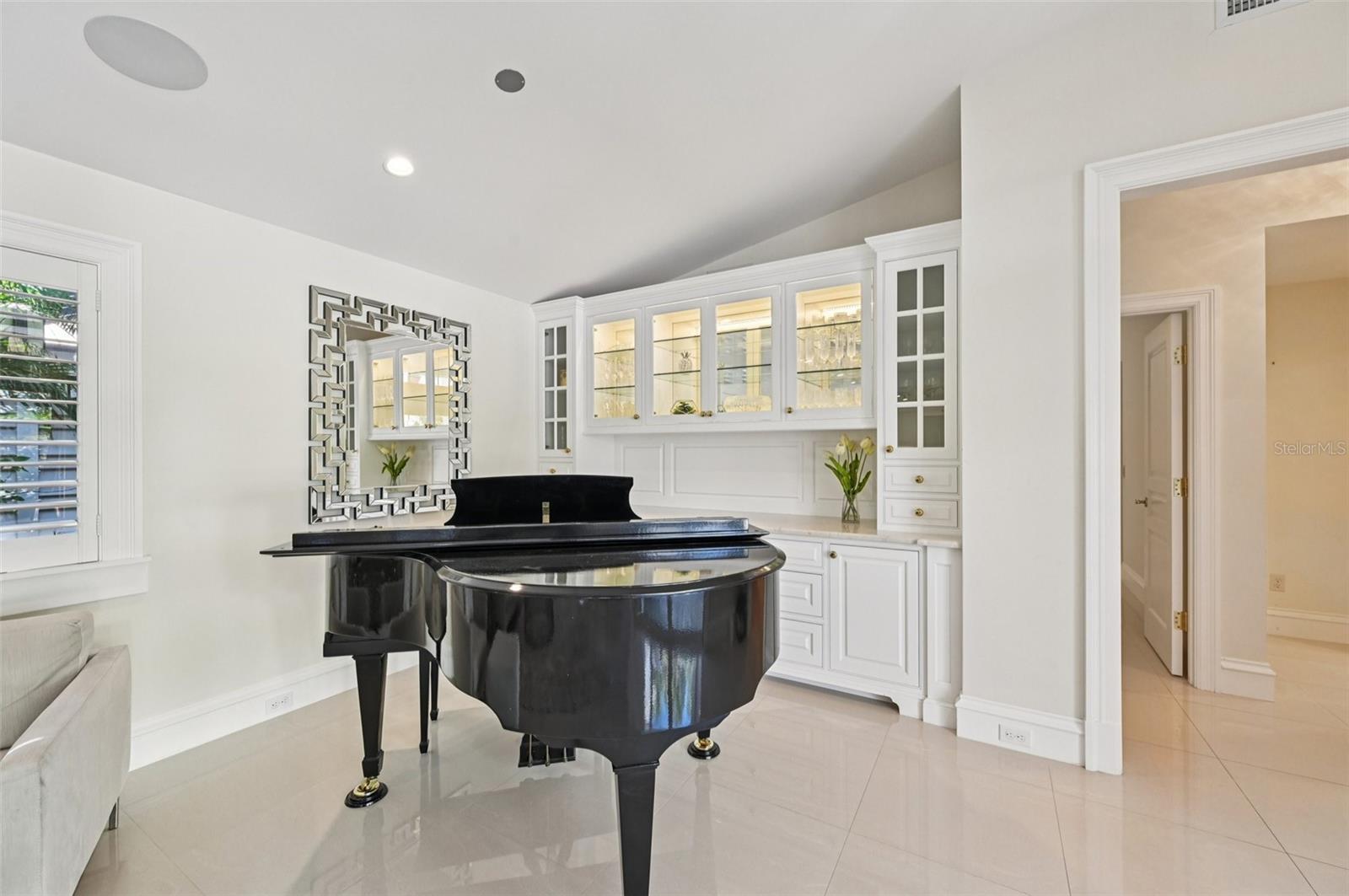 Image 11 of 76 For 1121 Morningside Place