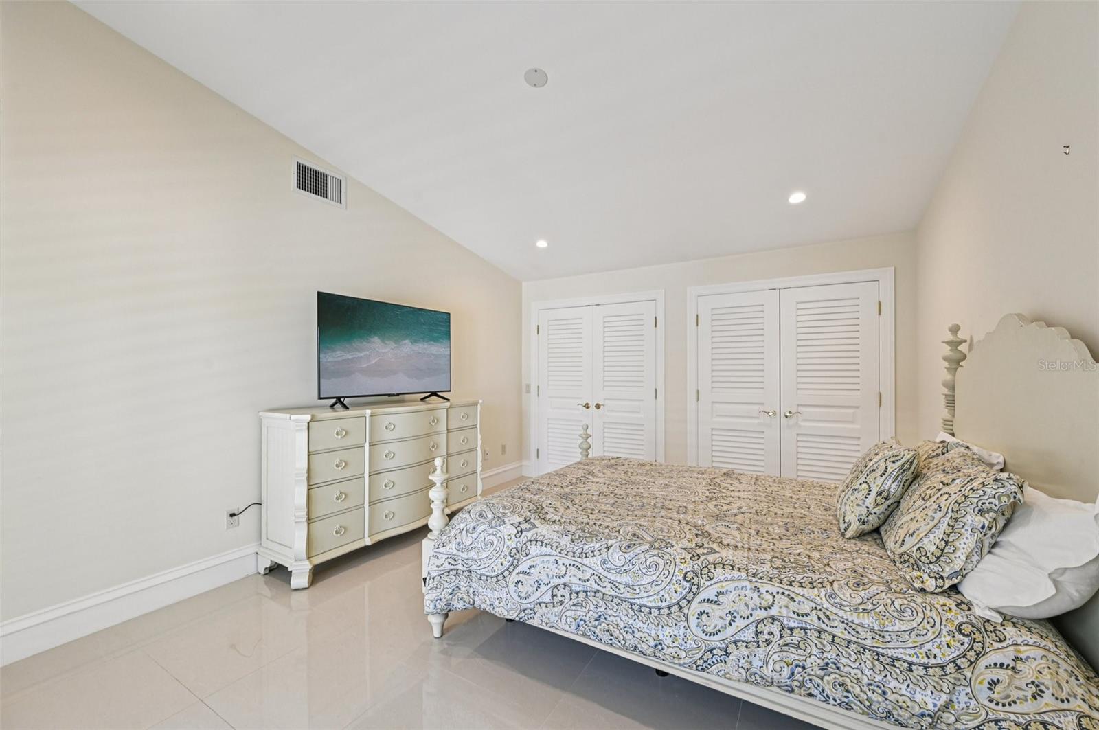 Image 22 of 76 For 1121 Morningside Place