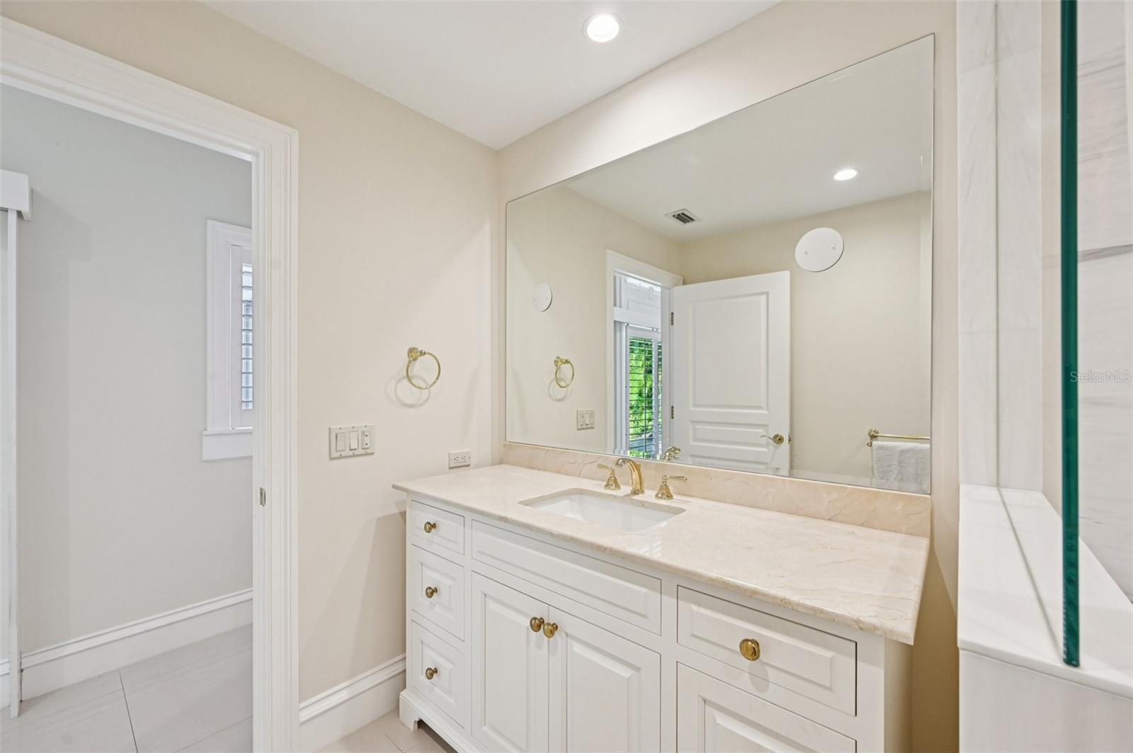 Image 32 of 76 For 1121 Morningside Place