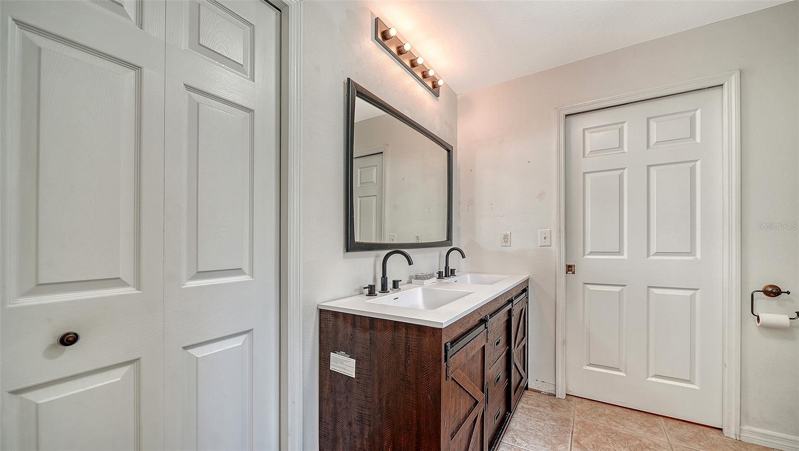 Image 17 of 41 For 5510 16th Street W