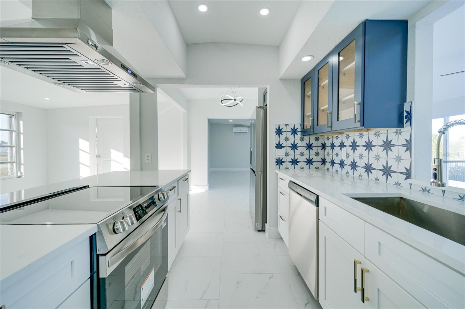 Listing photo id 11 for 217 Tarpon Boulevard Nw