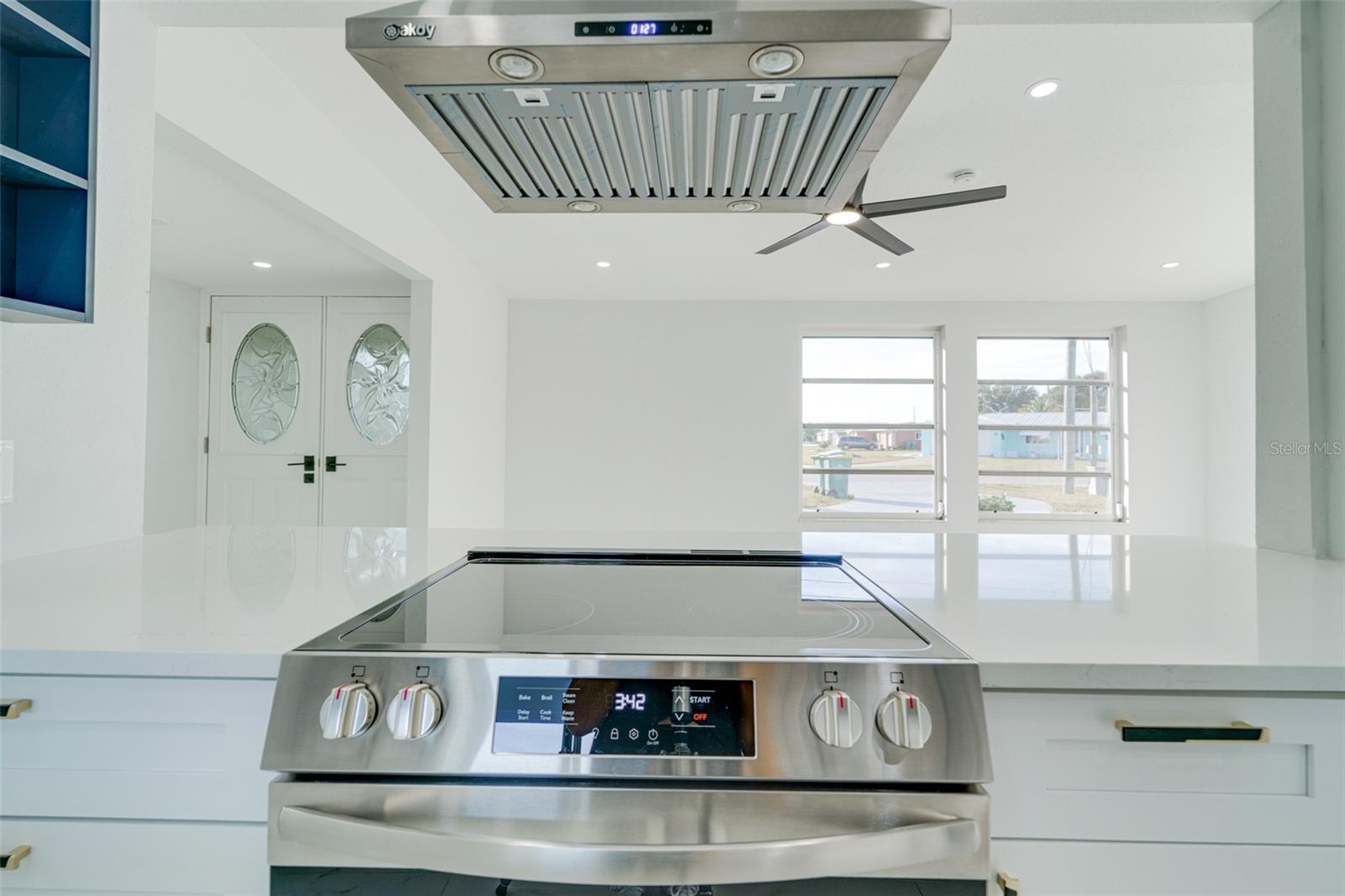 Listing photo id 12 for 217 Tarpon Boulevard Nw