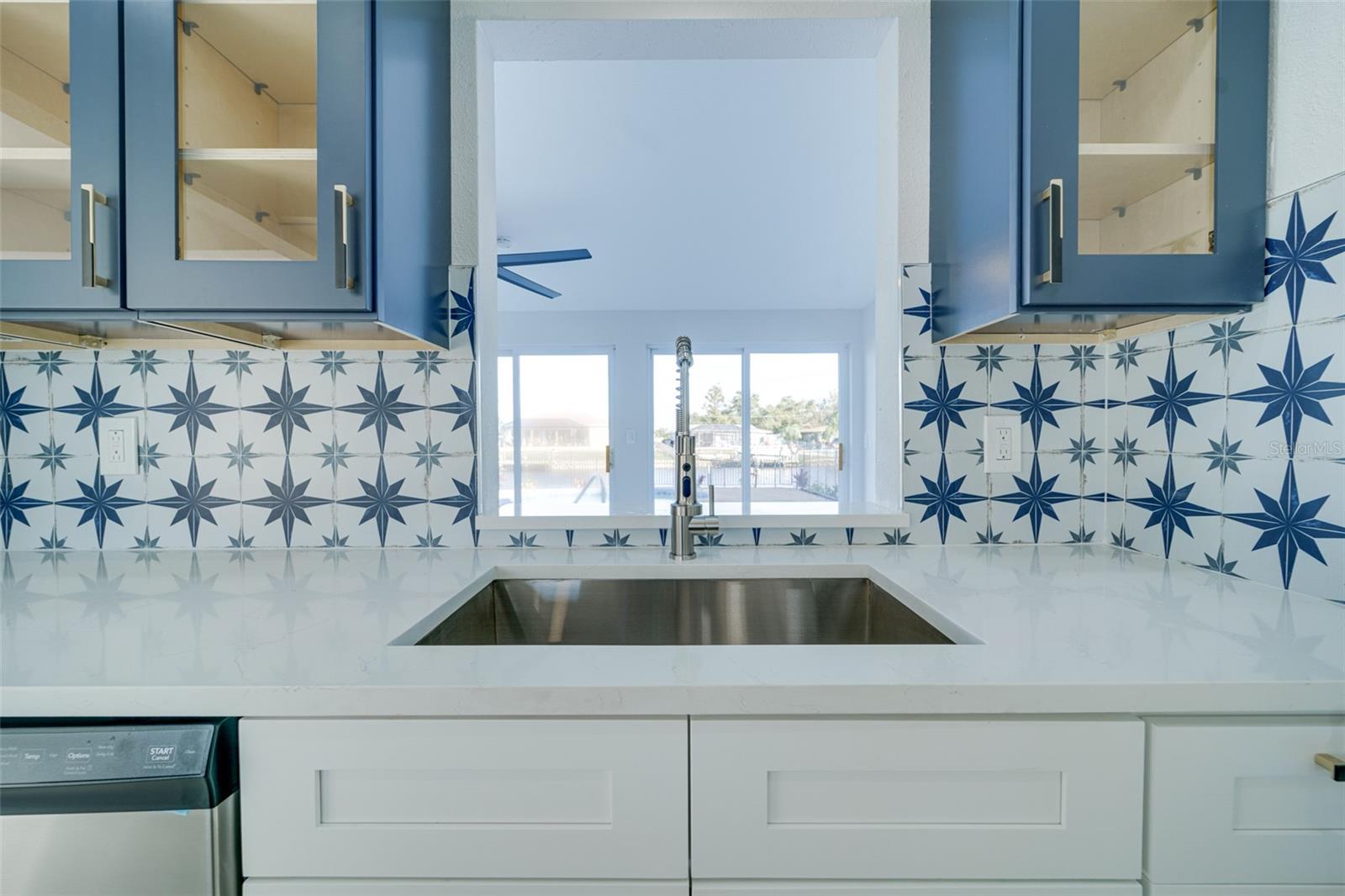 Listing photo id 13 for 217 Tarpon Boulevard Nw