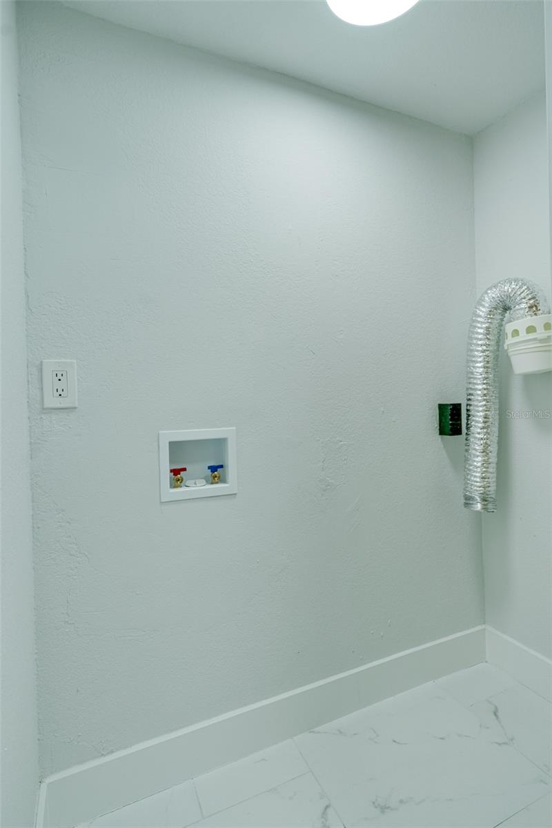 Listing photo id 17 for 217 Tarpon Boulevard Nw