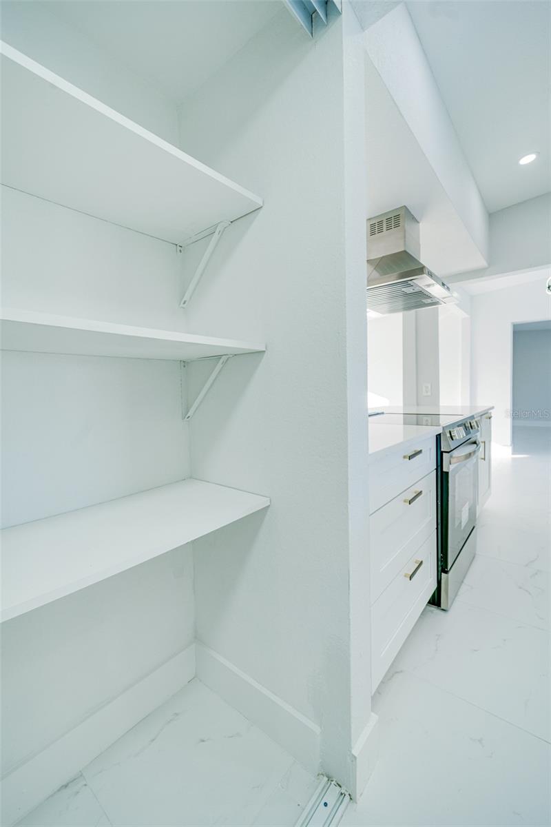 Listing photo id 18 for 217 Tarpon Boulevard Nw