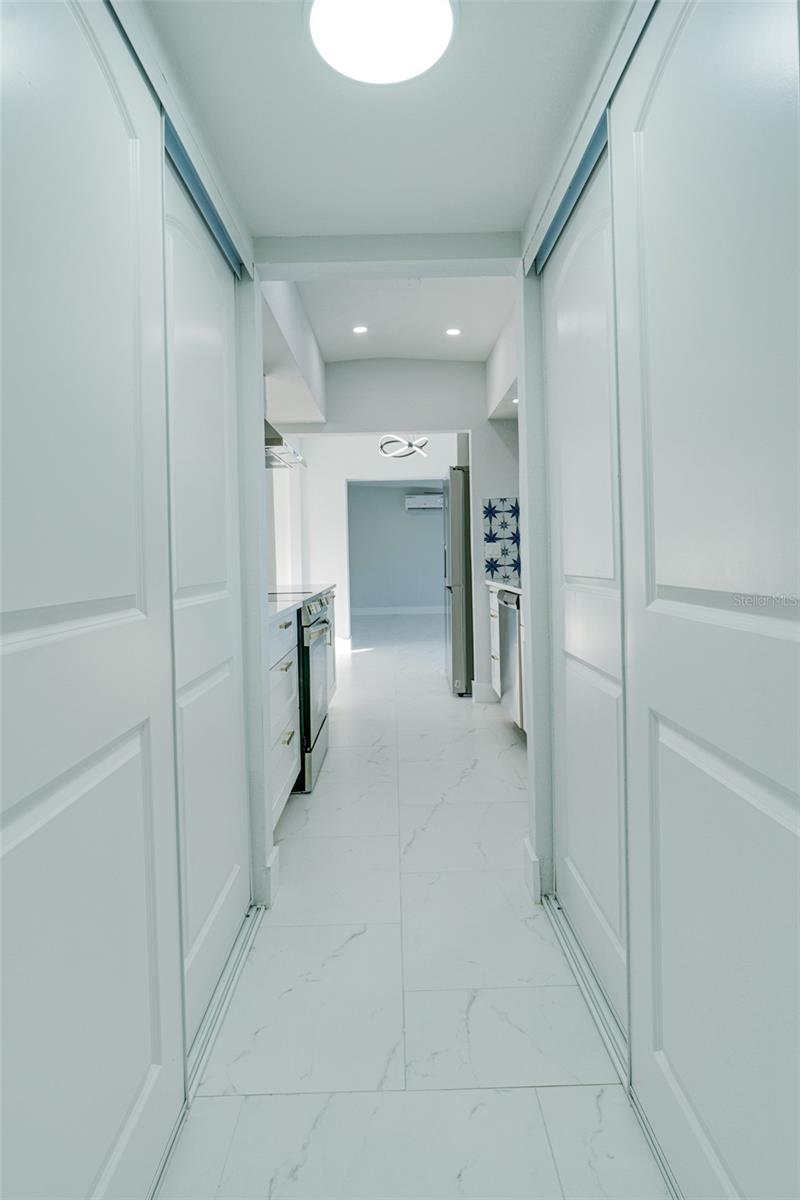 Listing photo id 20 for 217 Tarpon Boulevard Nw