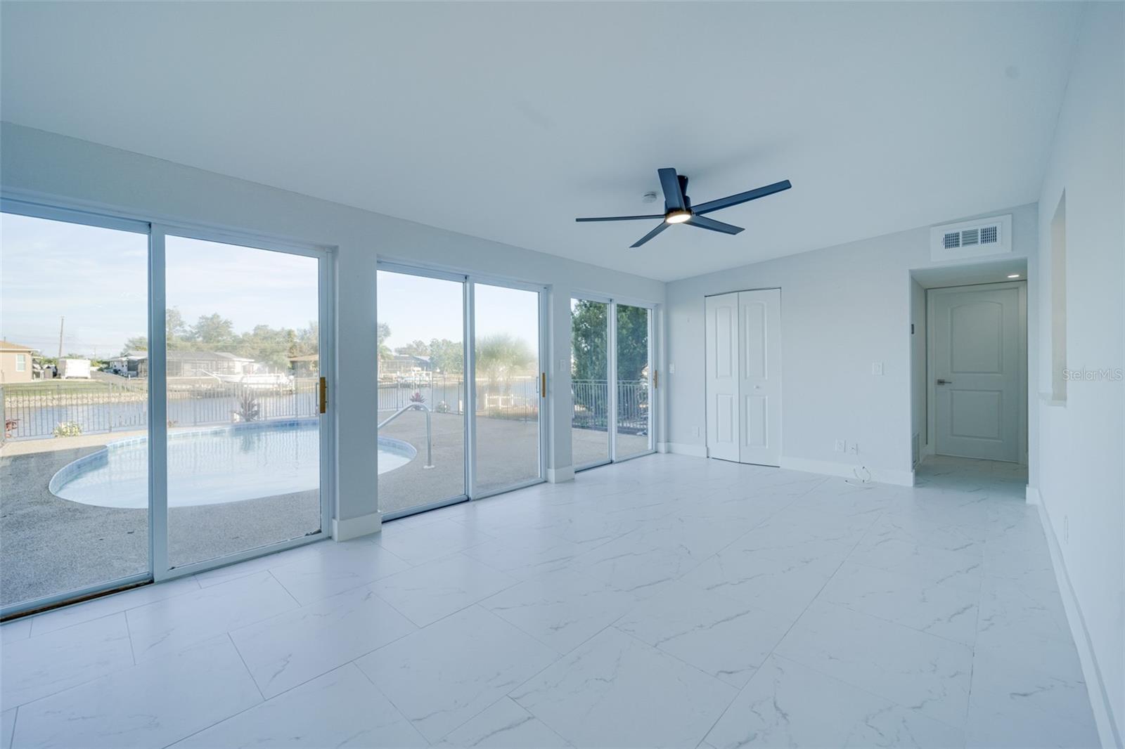 Listing photo id 26 for 217 Tarpon Boulevard Nw